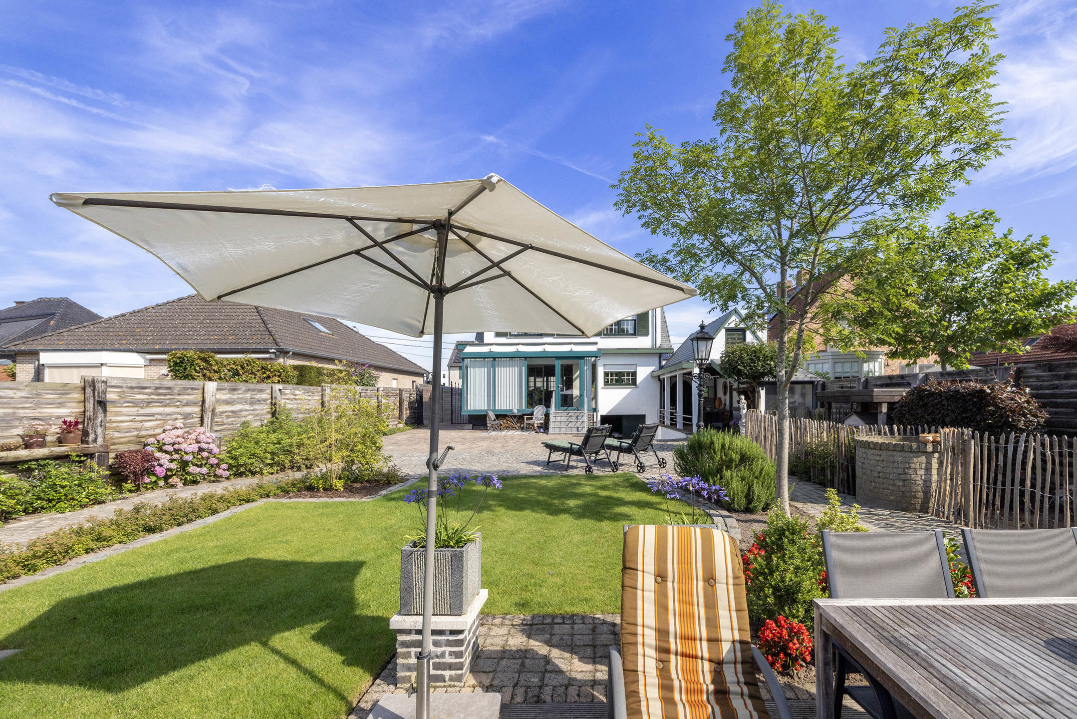 Perfect onderhouden woning met prachtige tuin op toplocatie!