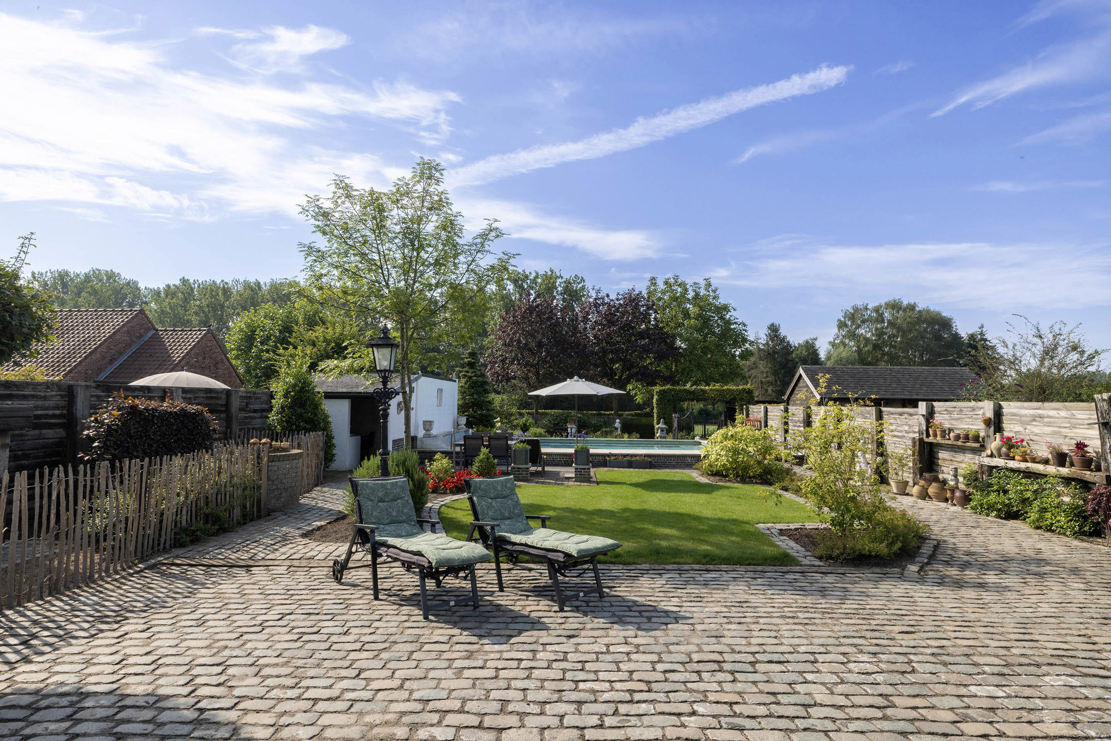 Perfect onderhouden woning met prachtige tuin op toplocatie!