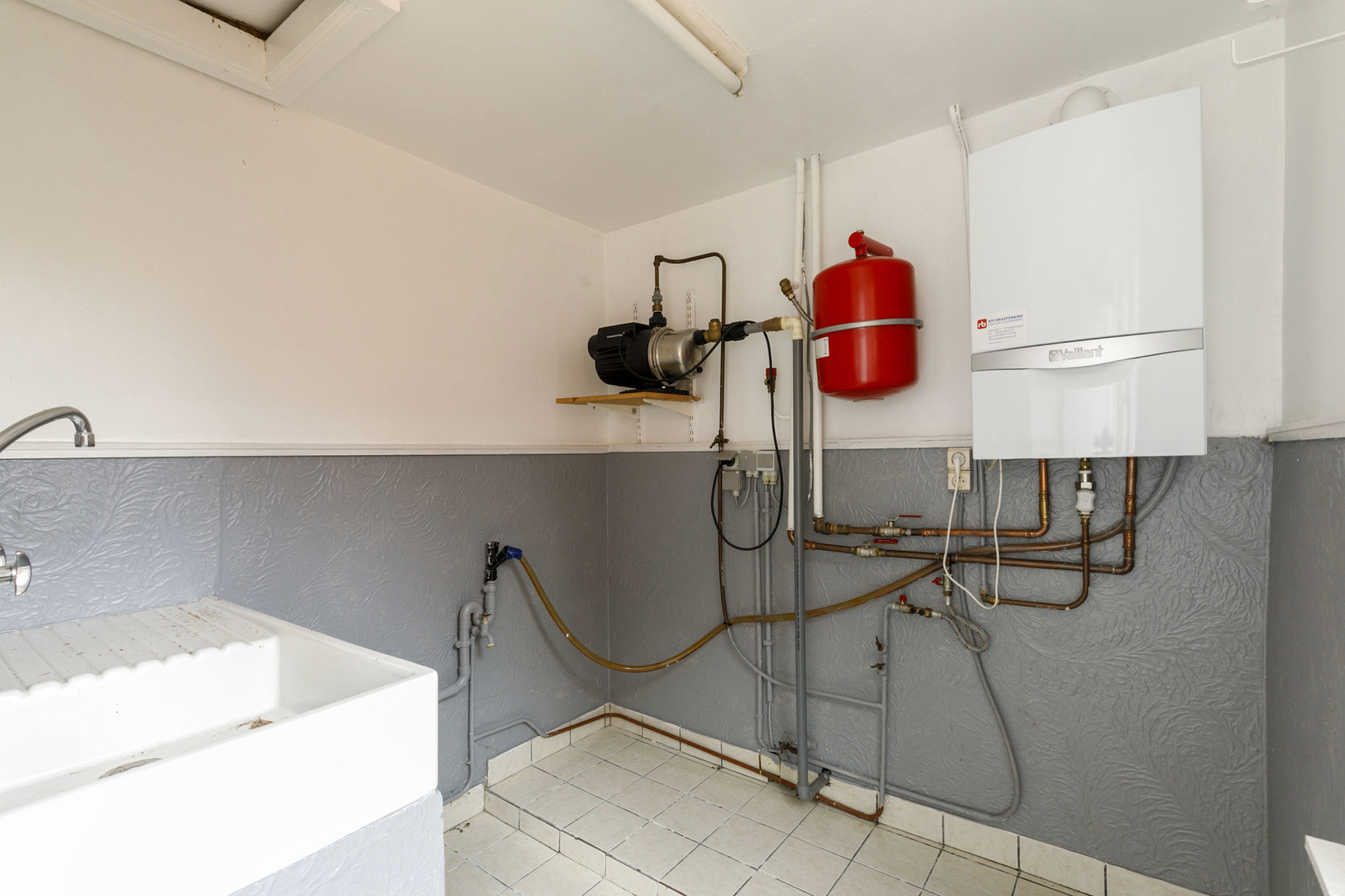 Centraal gelegen te renoveren woning met potentieel