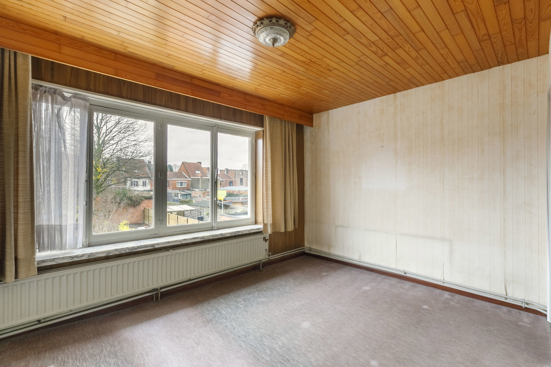 Centraal gelegen te renoveren woning met potentieel