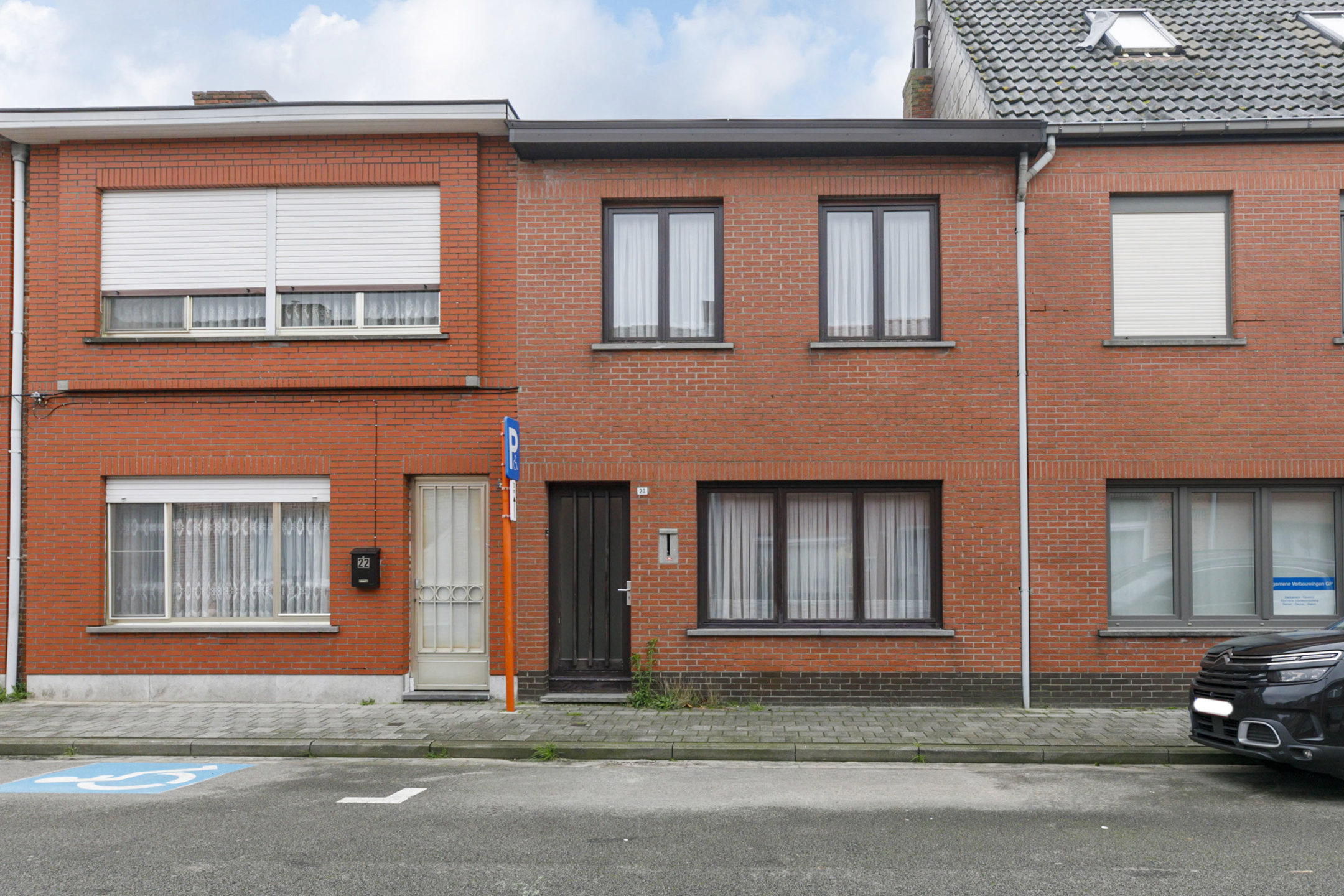 Centraal gelegen te renoveren woning met potentieel