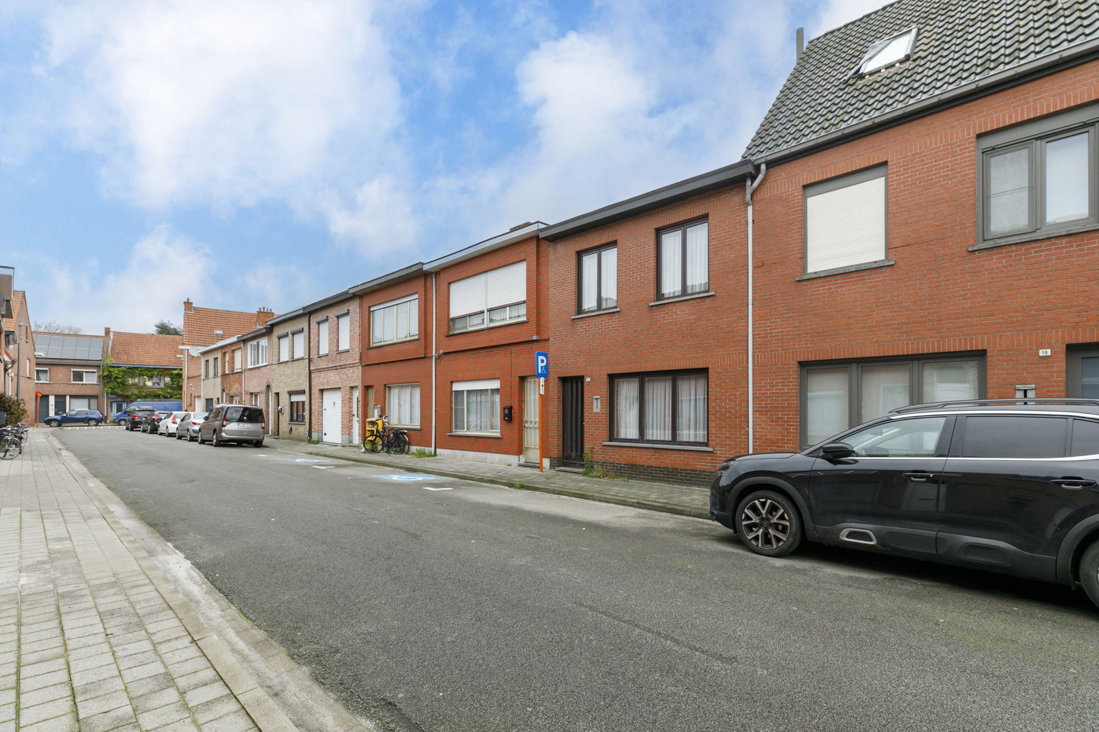 Centraal gelegen te renoveren woning met potentieel