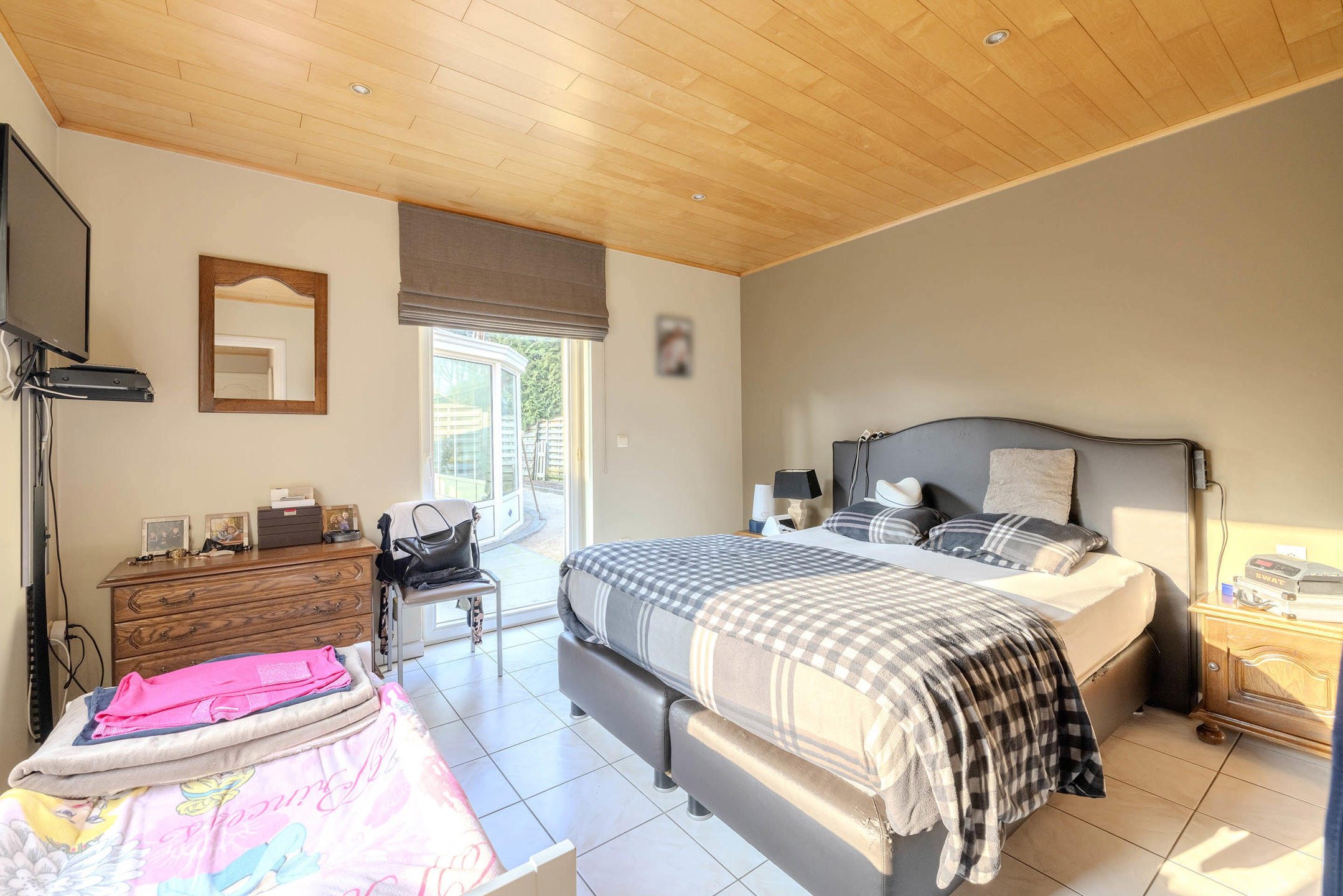 Instapklare gelijkvloerse woning met bijgebouw op 991 m²!
