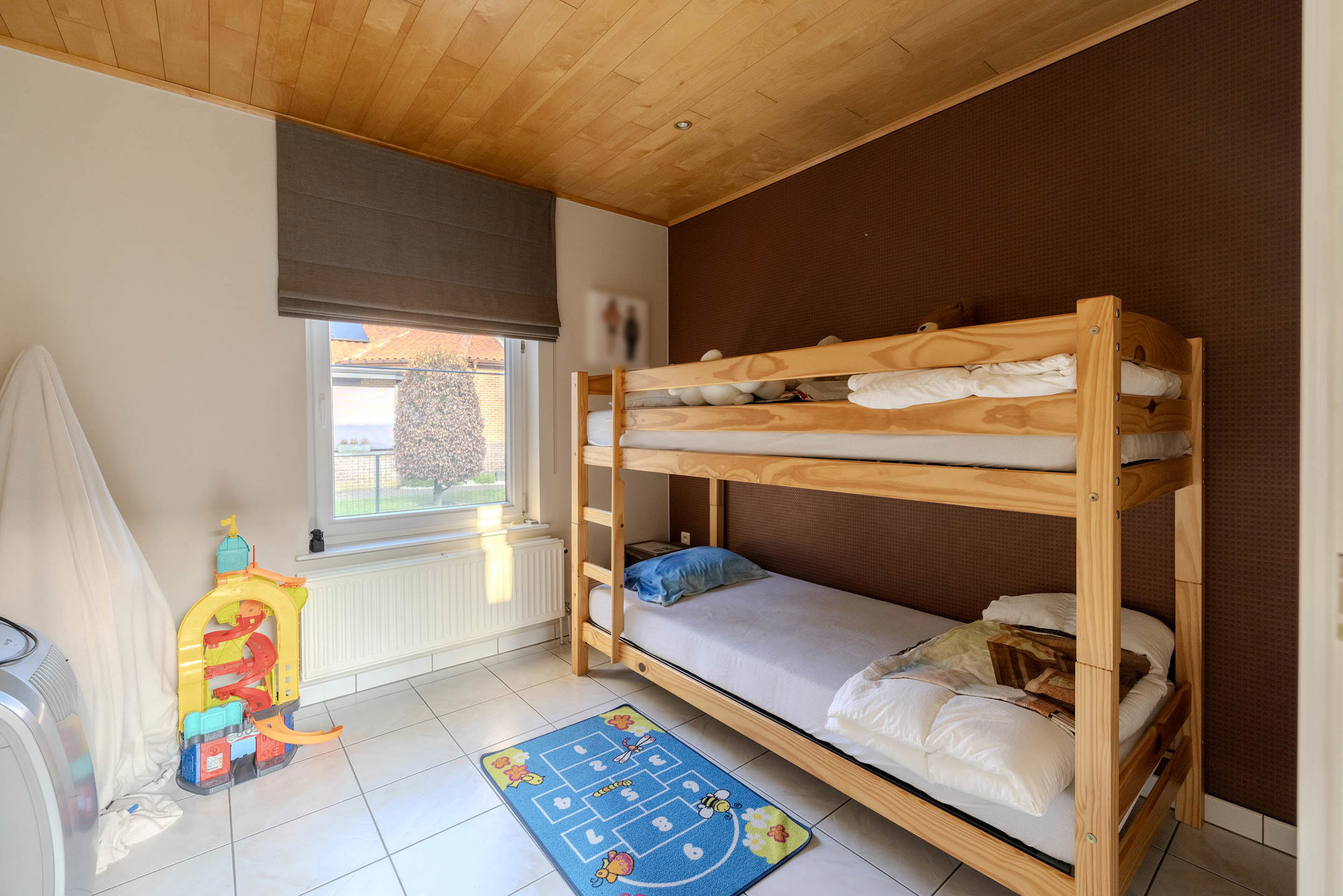 Instapklare gelijkvloerse woning met bijgebouw op 991 m²!