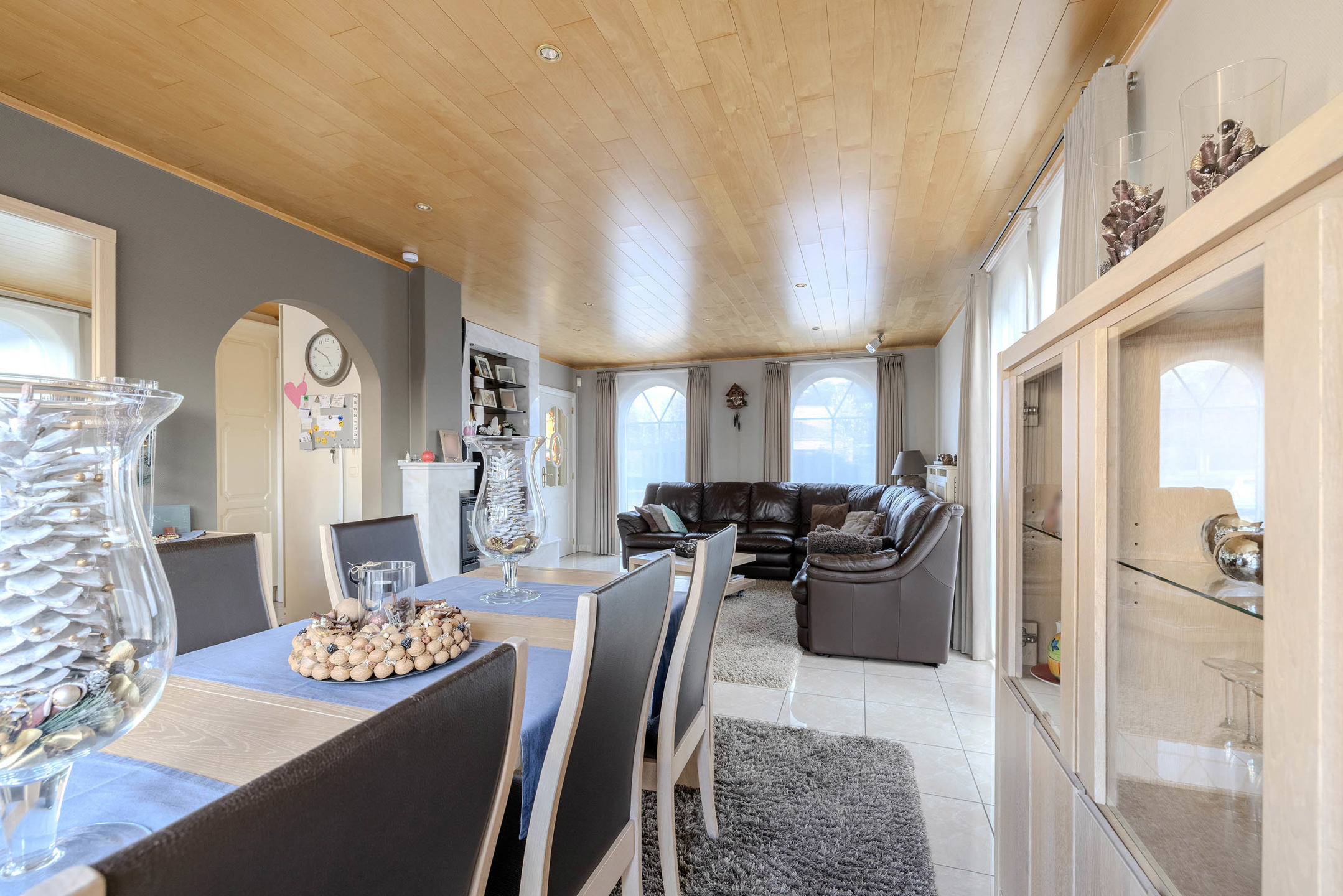 Instapklare gelijkvloerse woning met bijgebouw op 991 m²!