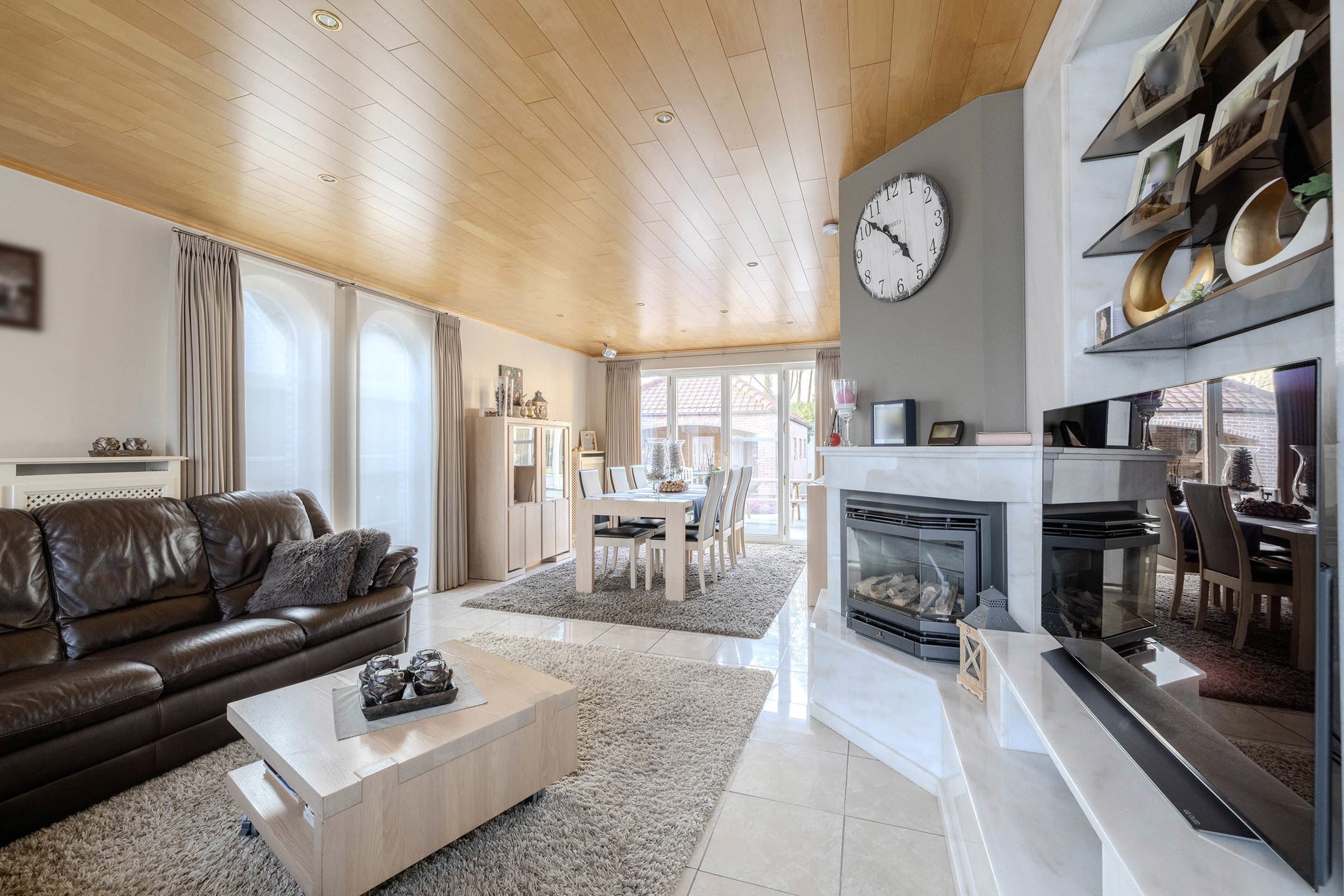 Instapklare gelijkvloerse woning met bijgebouw op 991 m²!