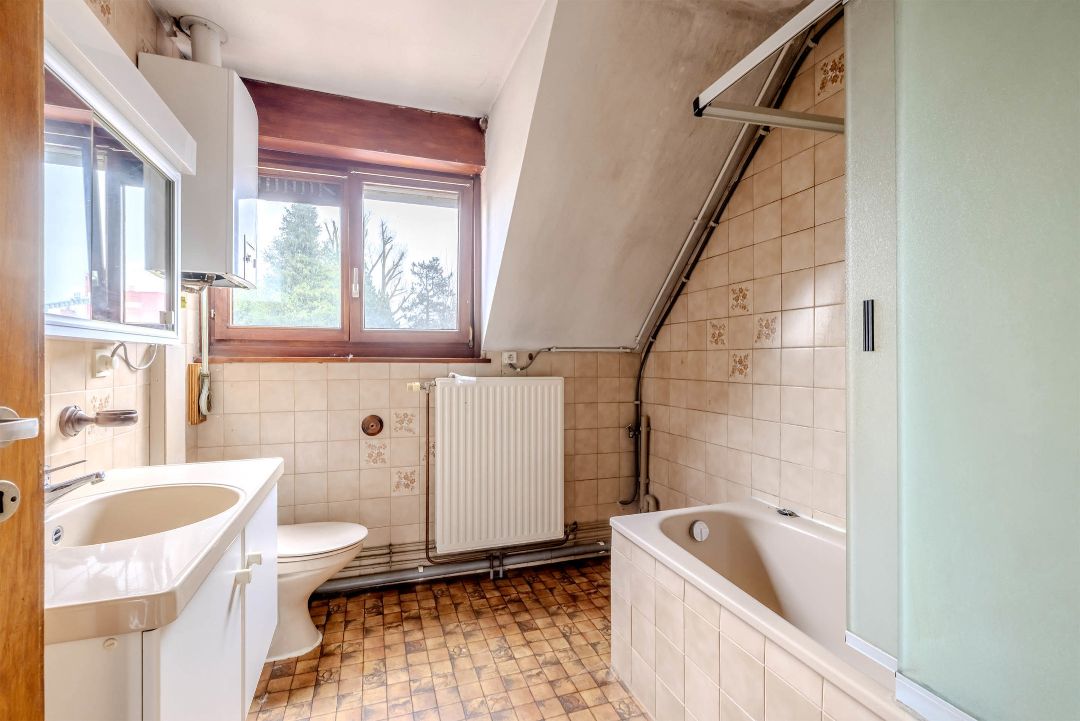 Te renoveren woning in Sint-Lenaarts op 612 m²!