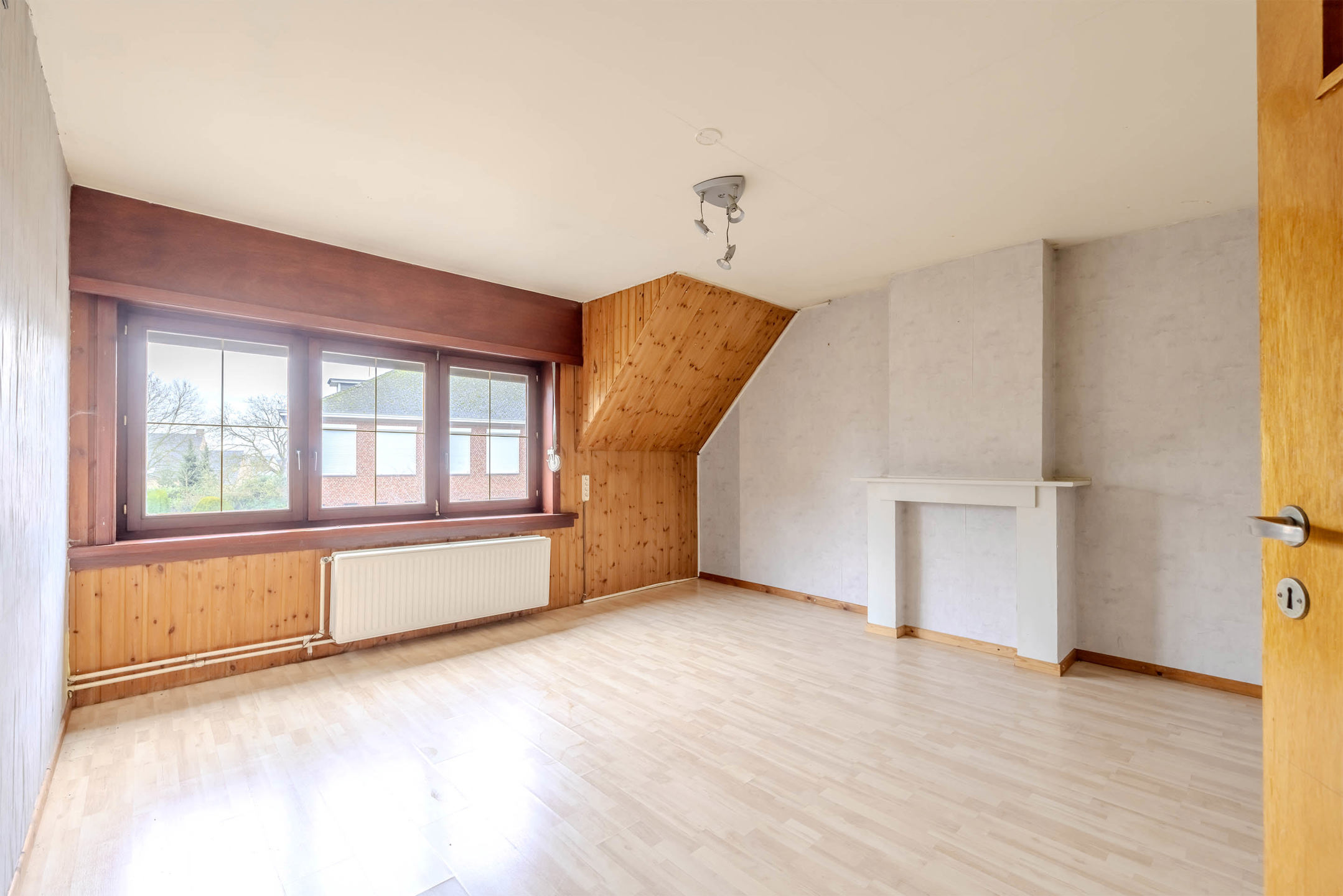 Te renoveren woning in Sint-Lenaarts op 612 m²!