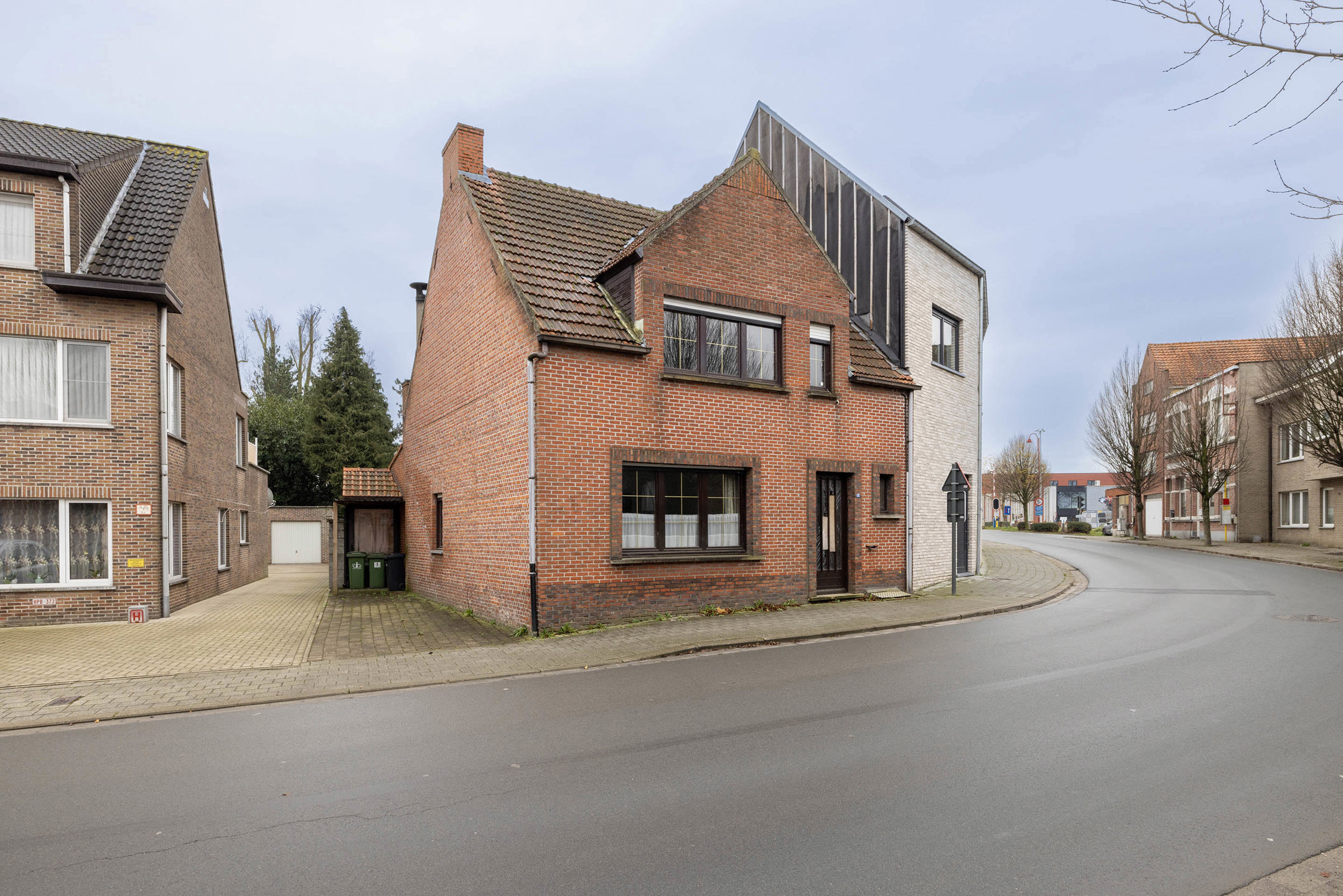 Te renoveren woning in Sint-Lenaarts op 612 m²!