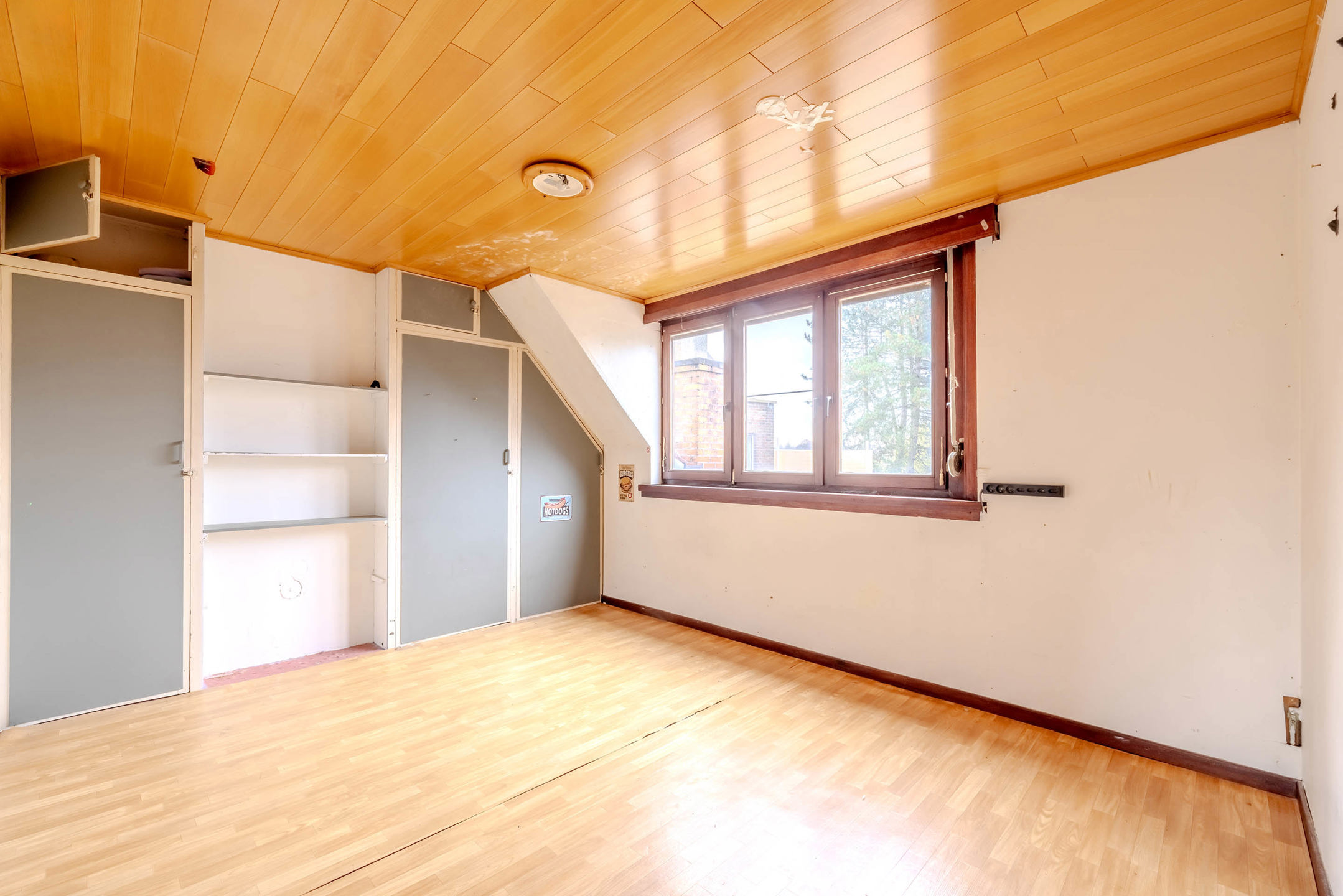 Te renoveren woning in Sint-Lenaarts op 612 m²!