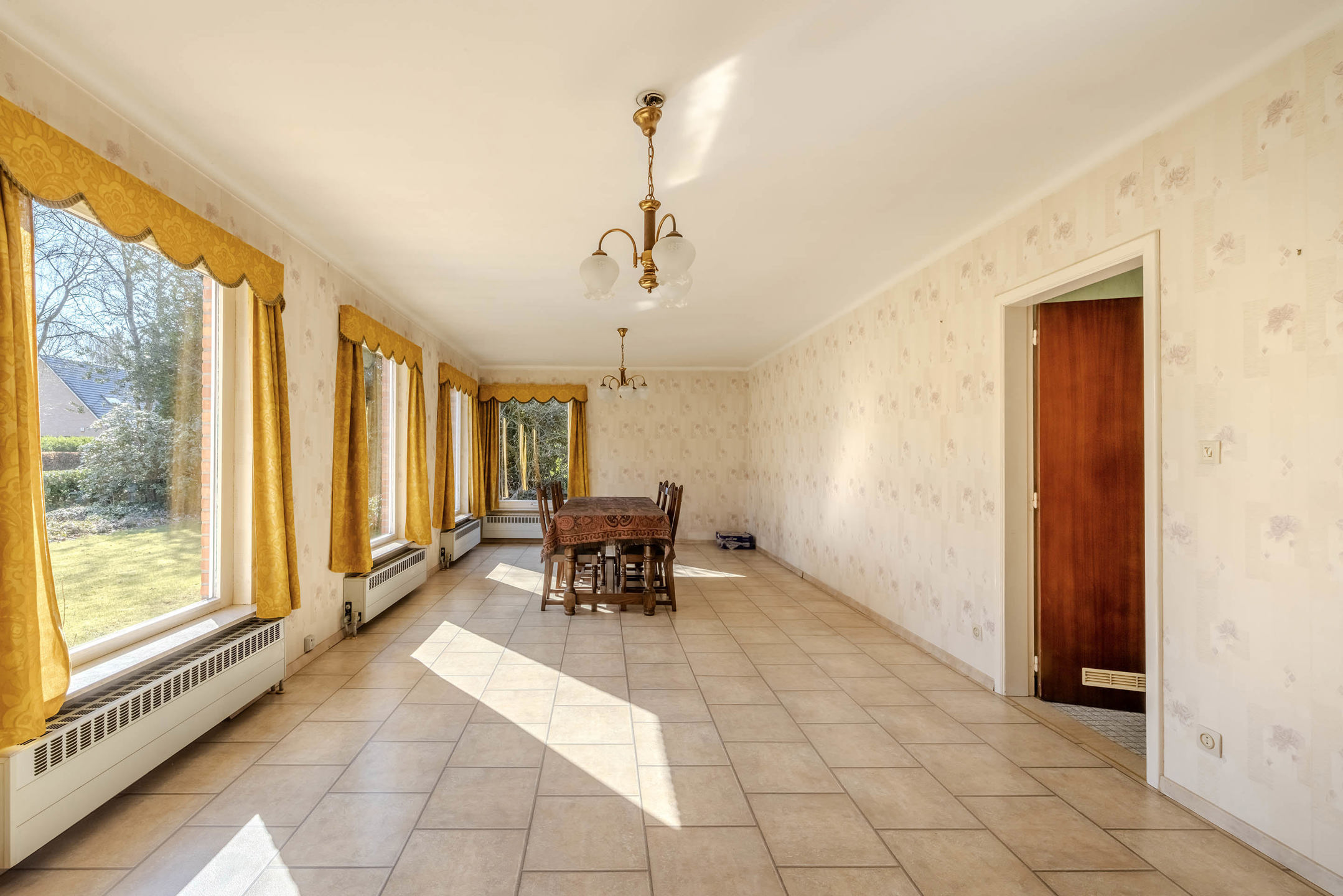 Te moderniseren woning op mooi villaperceel van 1.787 m²!