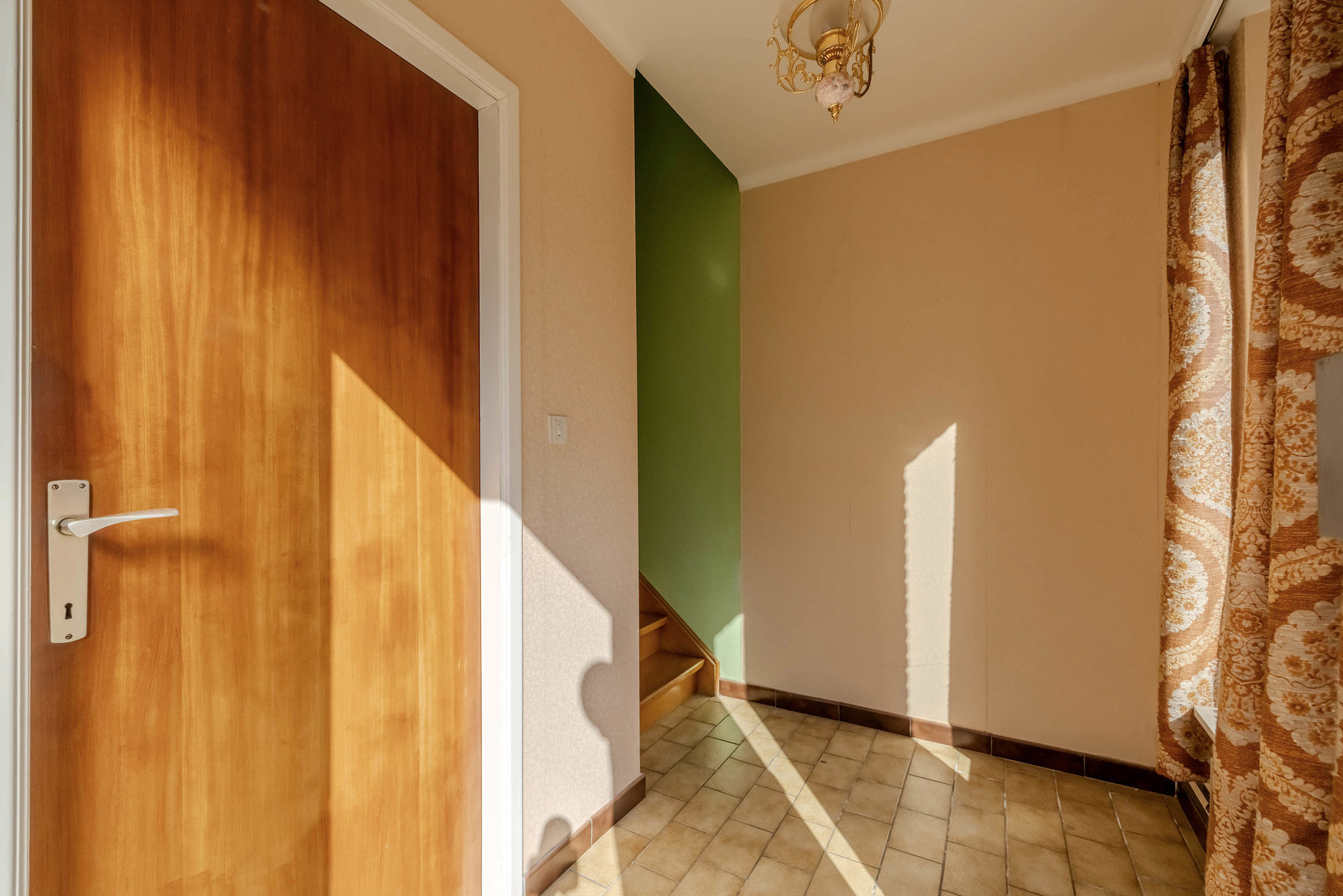 Te moderniseren woning op mooi villaperceel van 1.787 m²!