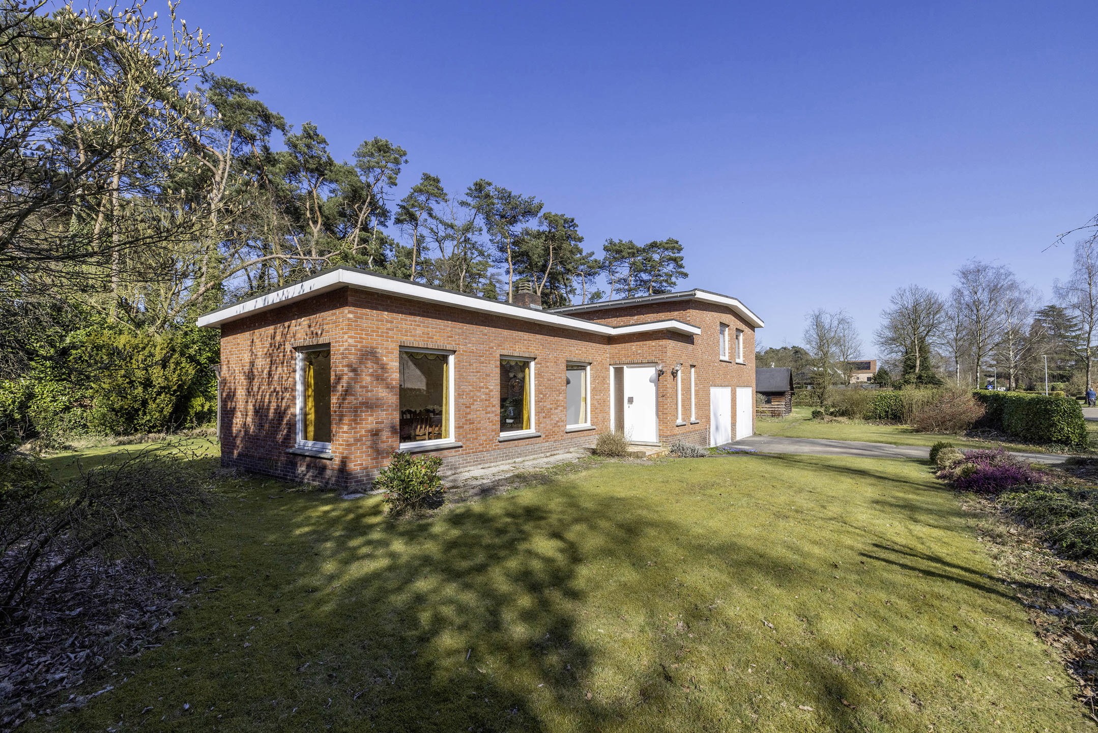 Te moderniseren woning op mooi villaperceel van 1.787 m²!