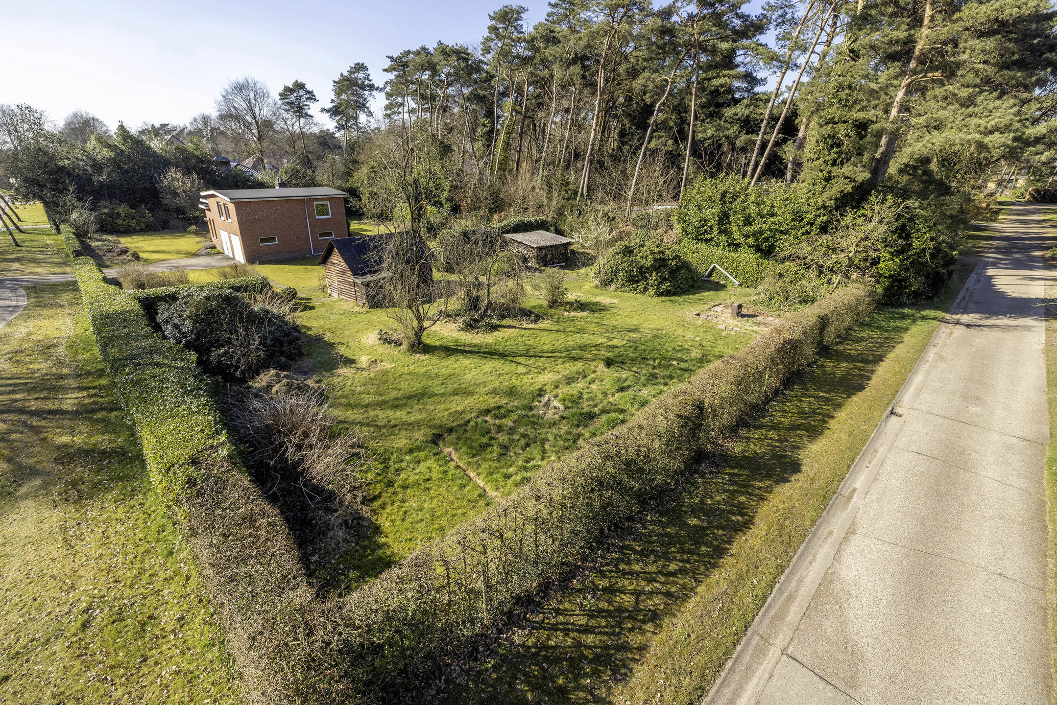 Te moderniseren woning op mooi villaperceel van 1.787 m²!