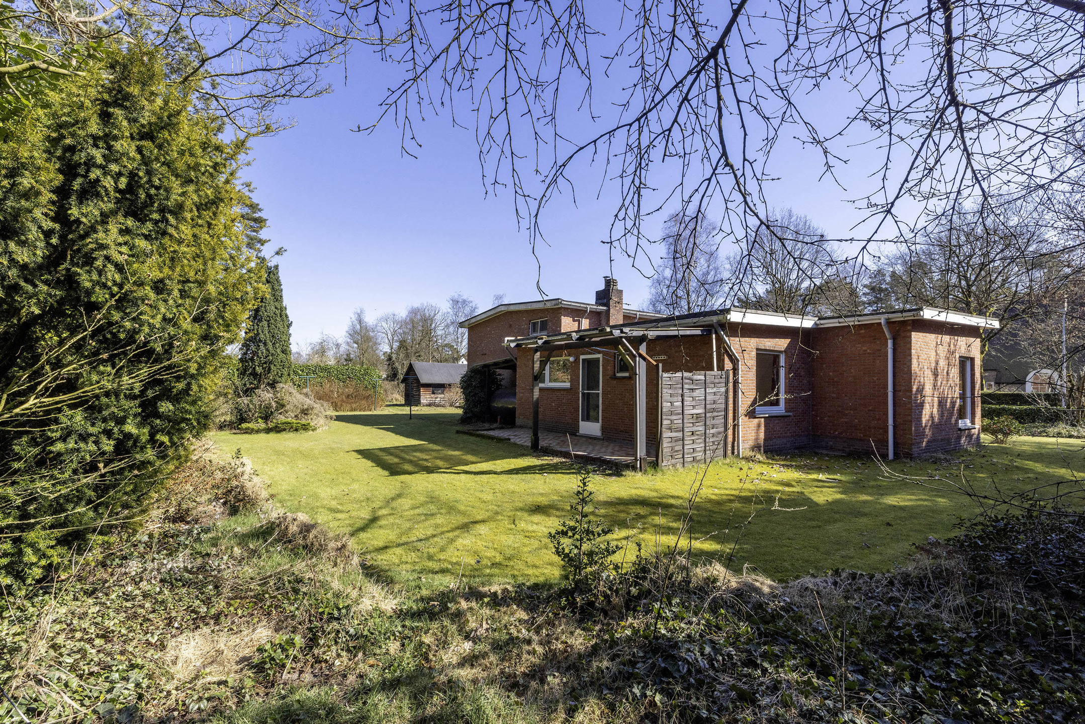 Te moderniseren woning op mooi villaperceel van 1.787 m²!