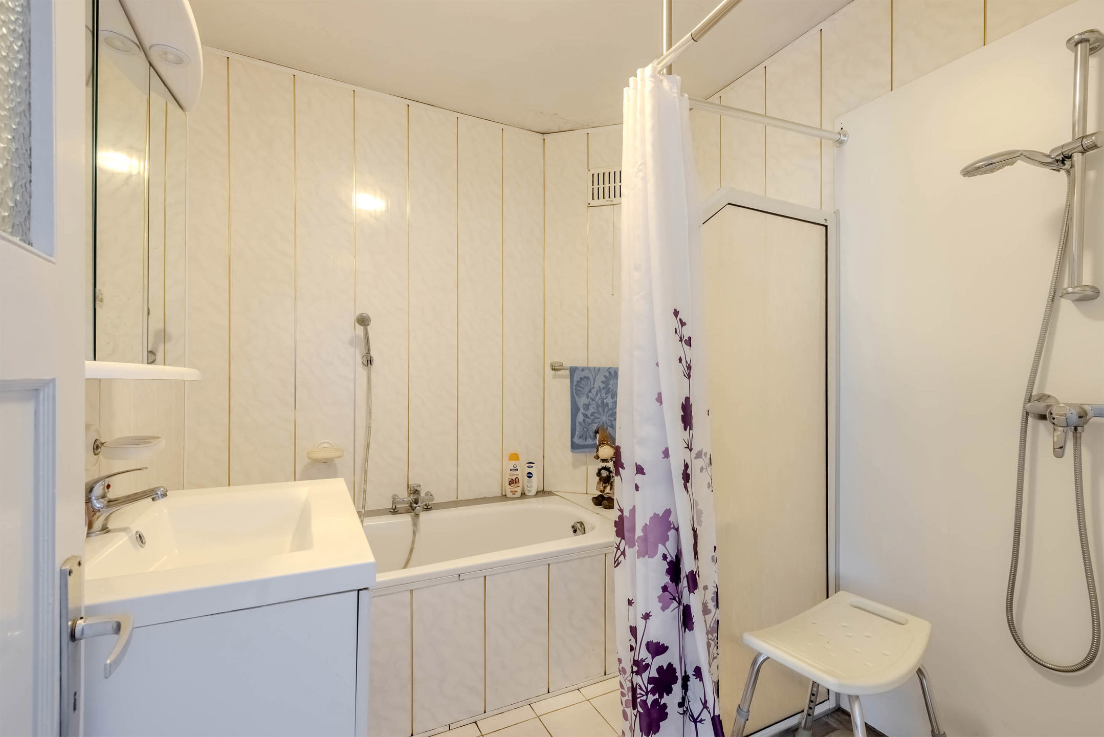 Uniek gelegen renovatieproject op 8.222m²