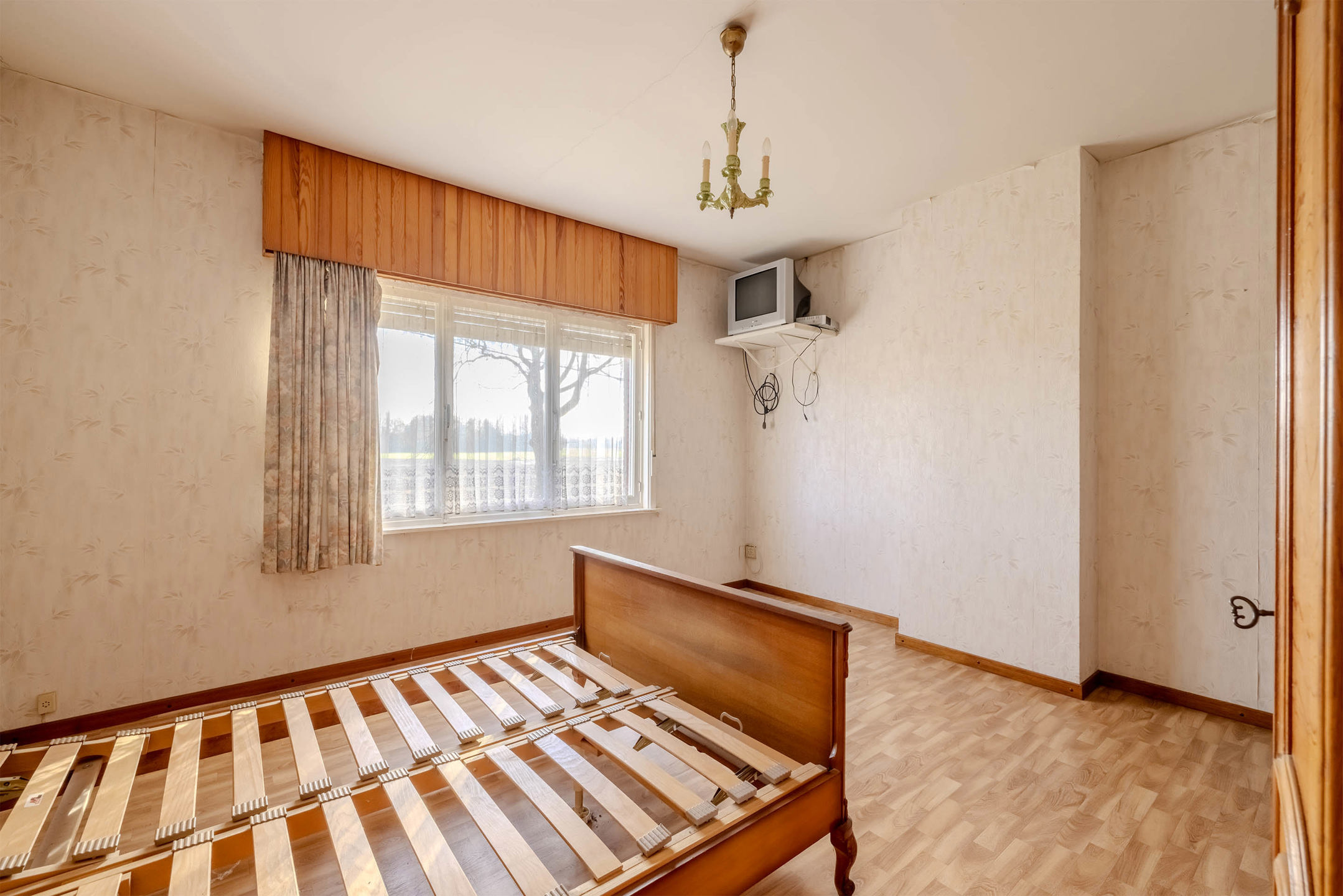 Uniek gelegen renovatieproject op 8.222m²