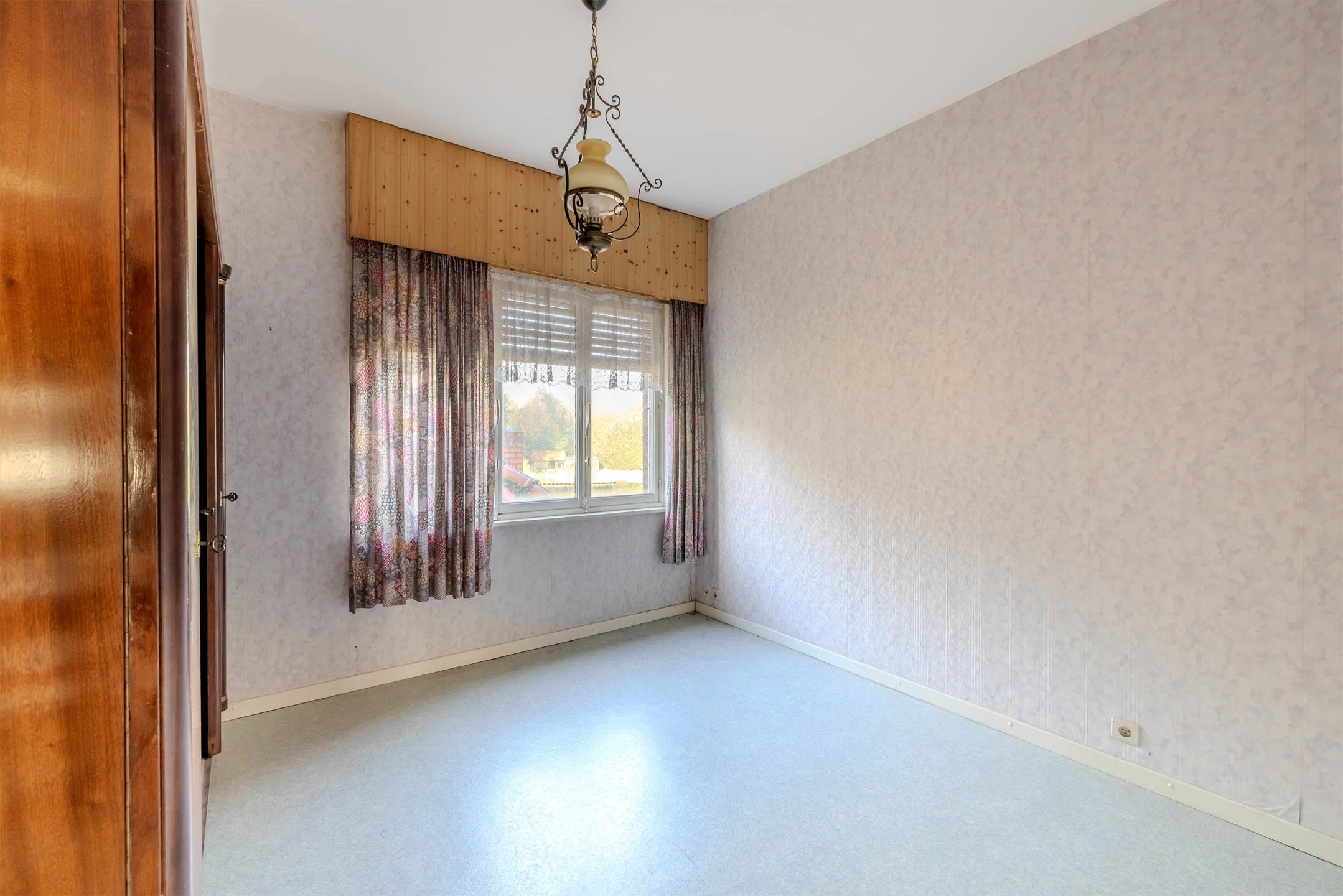 Uniek gelegen renovatieproject op 8.222m²