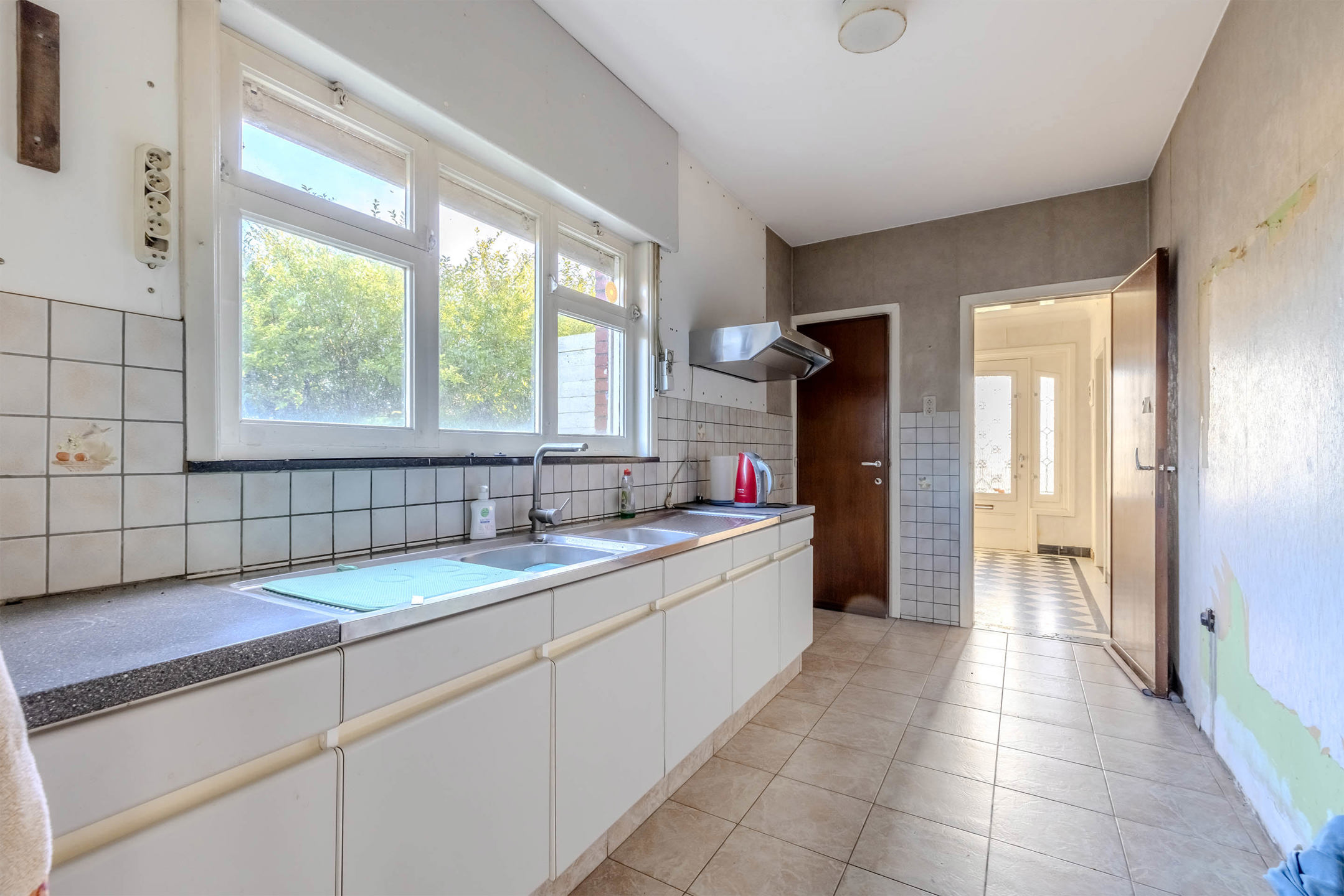 Uniek gelegen renovatieproject op 8.222m²