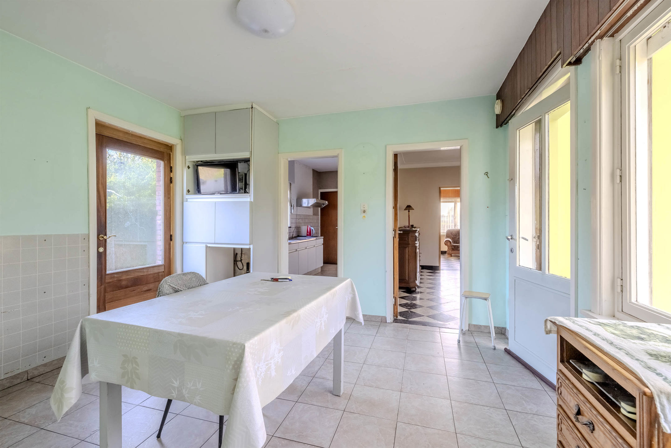 Uniek gelegen renovatieproject op 8.222m²