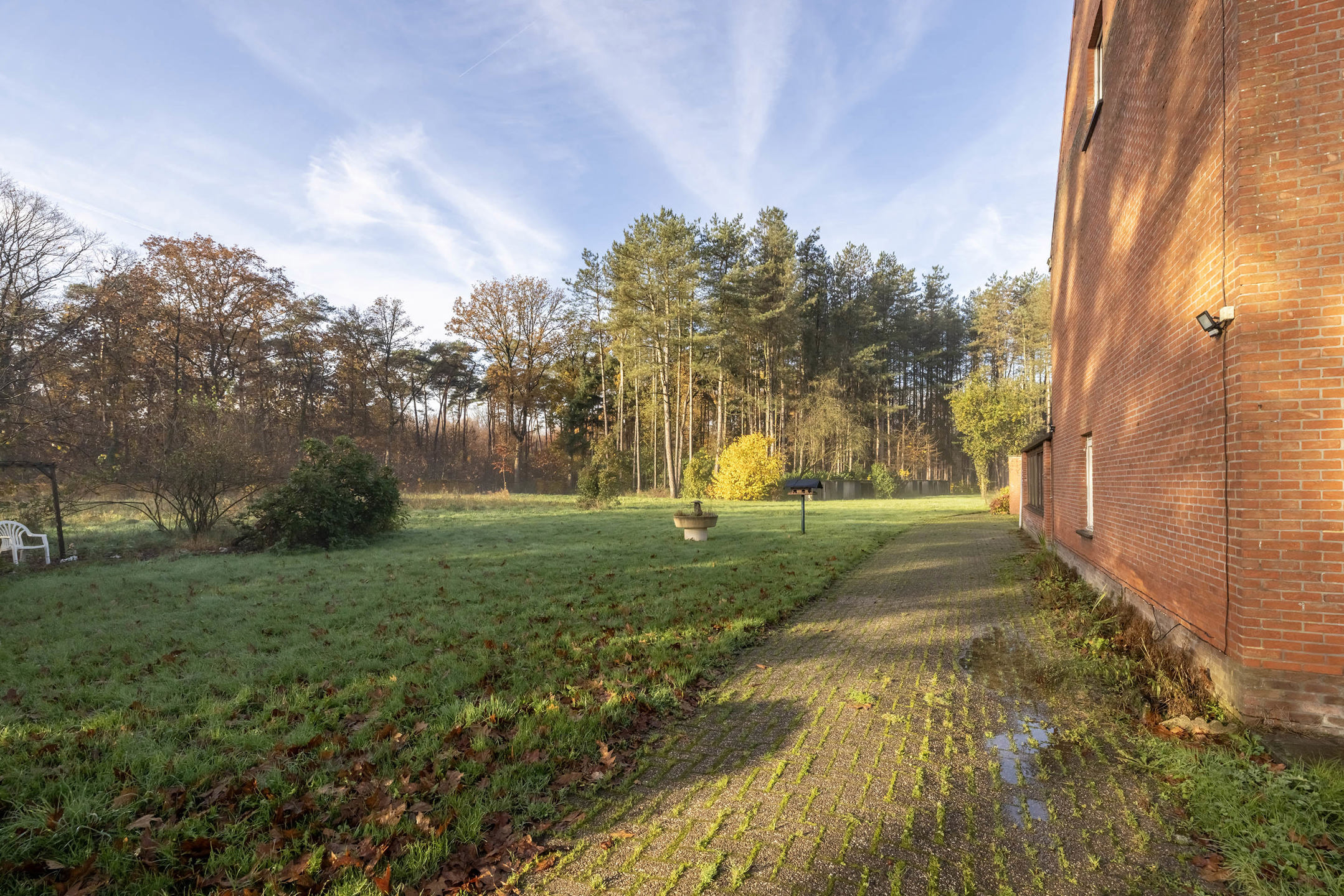Uniek gelegen renovatieproject op 8.222m²