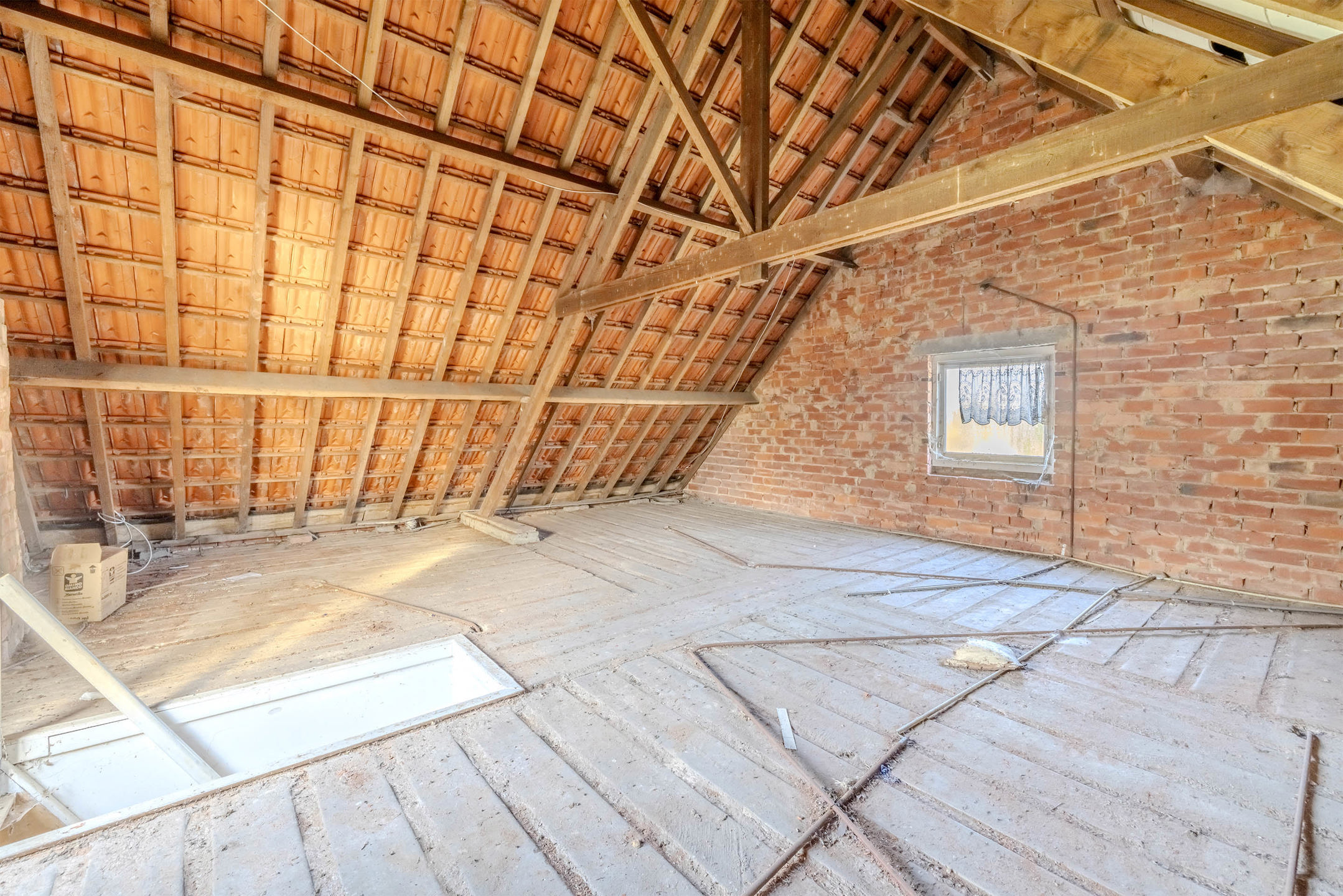 Uniek gelegen renovatieproject op 8.222m²