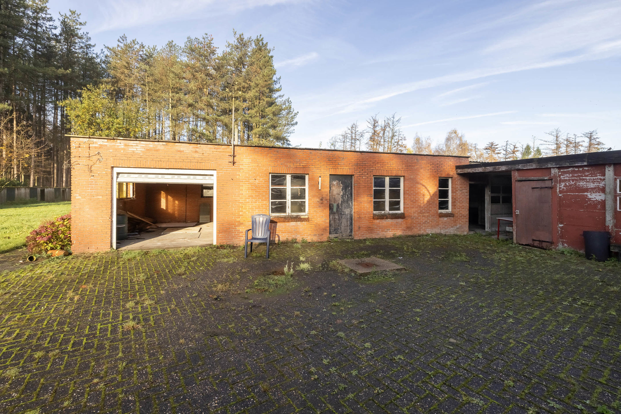 Uniek gelegen renovatieproject op 8.222m²