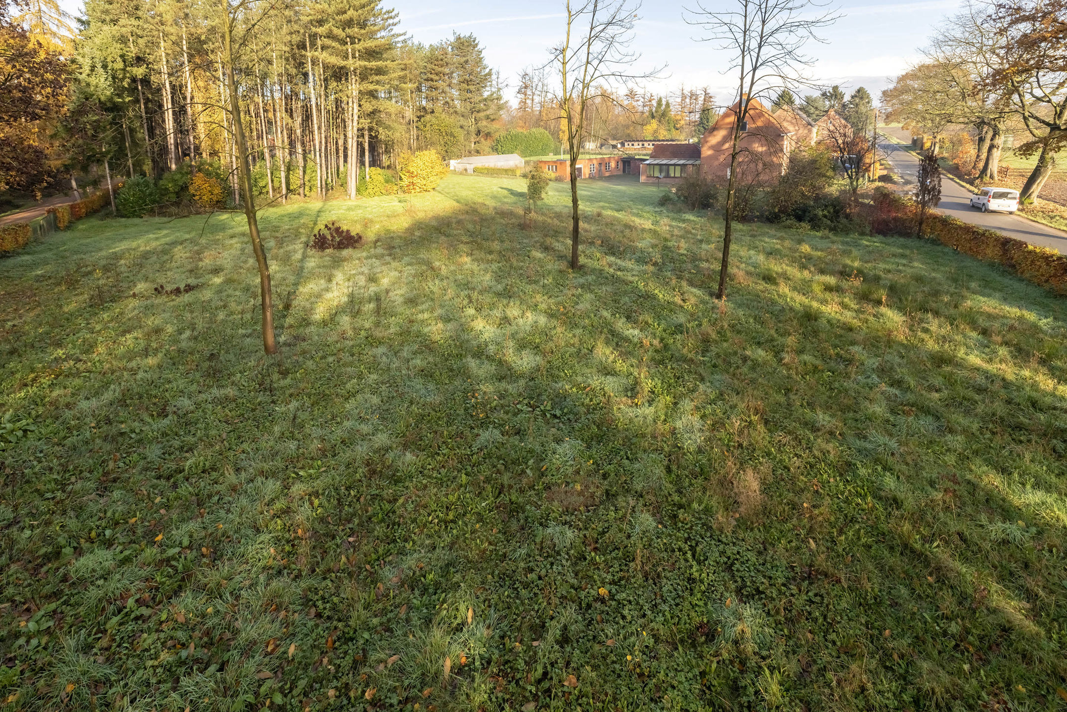 Uniek gelegen renovatieproject op 8.222m²