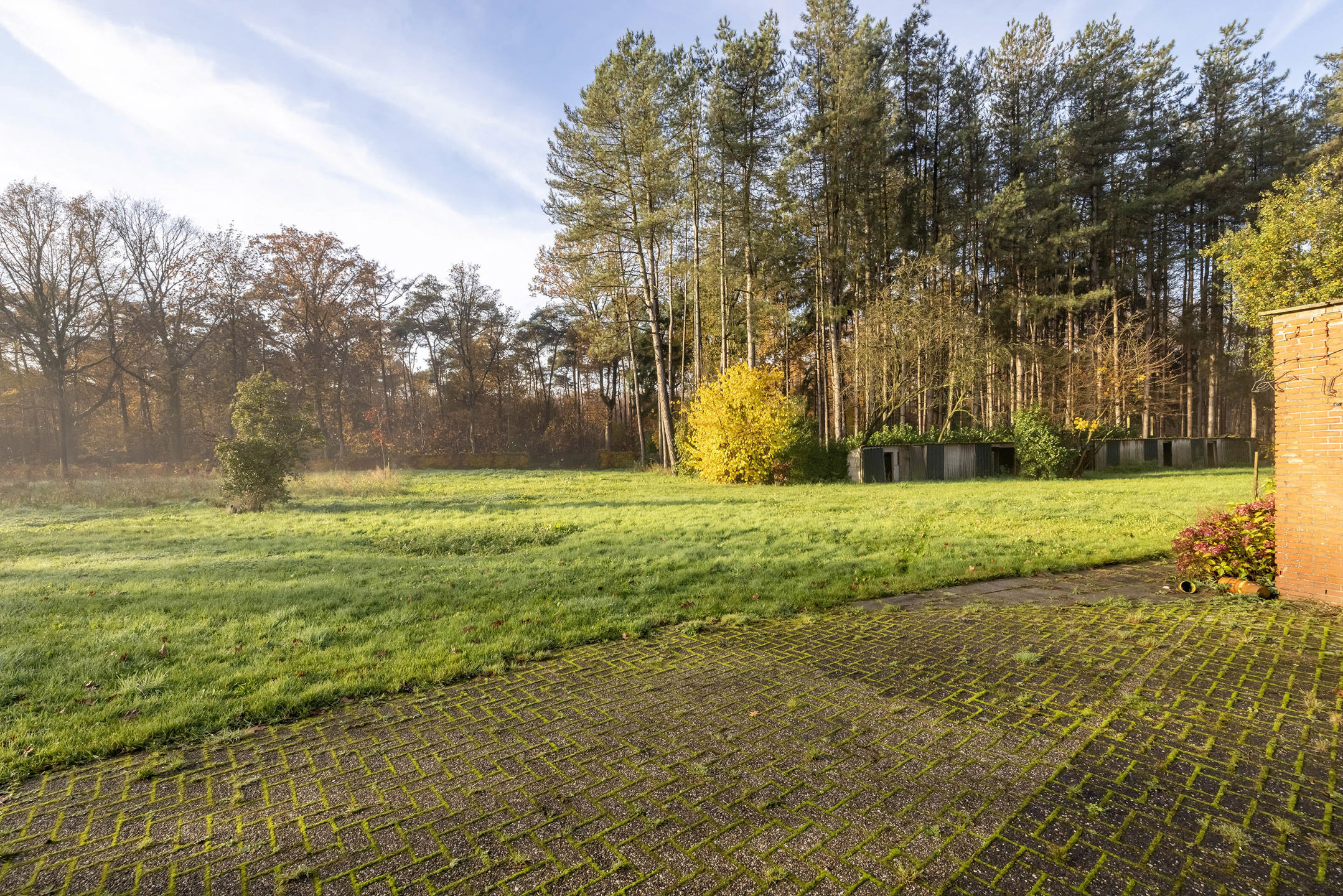 Uniek gelegen renovatieproject op 8.222m²