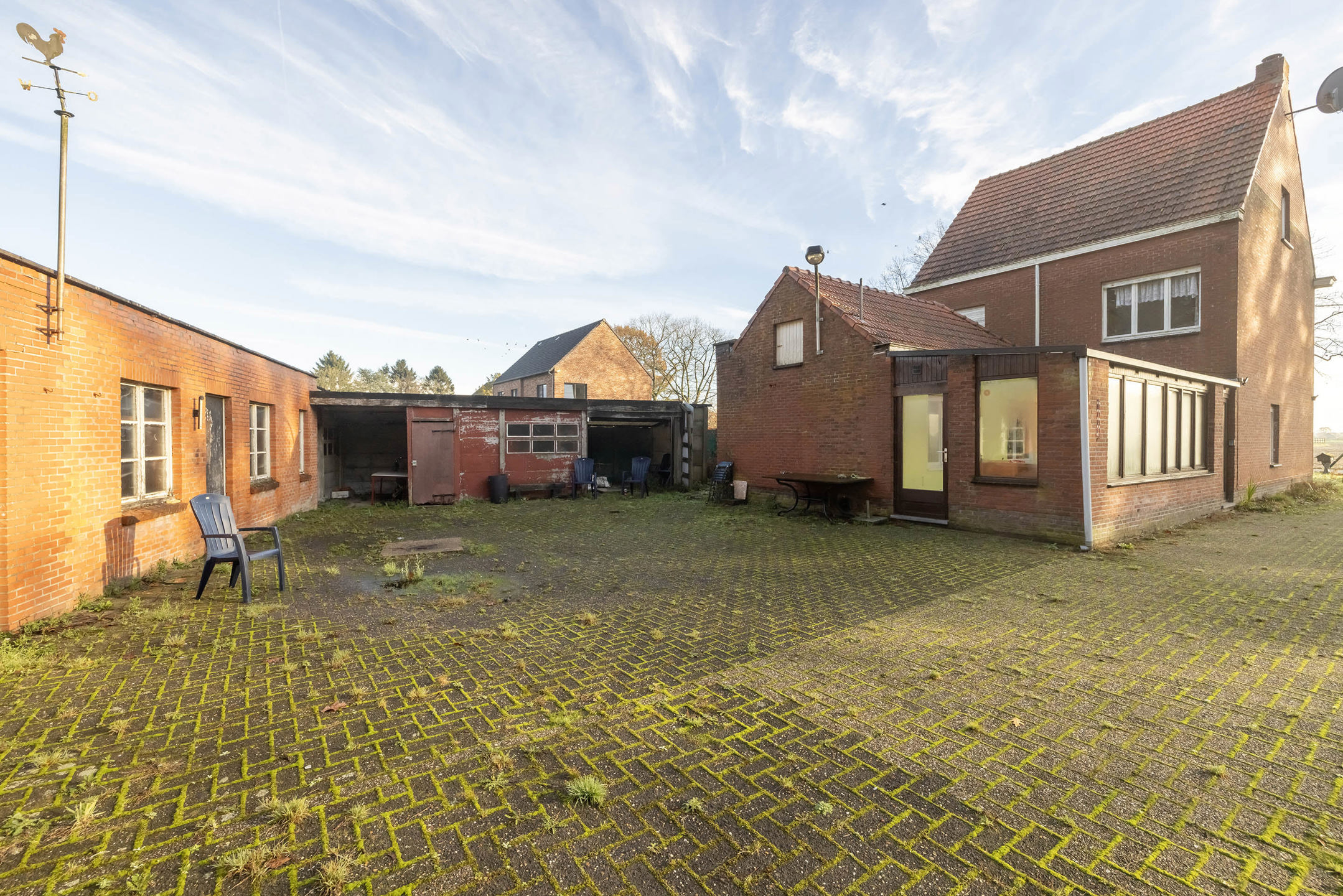 Uniek gelegen renovatieproject op 8.222m²