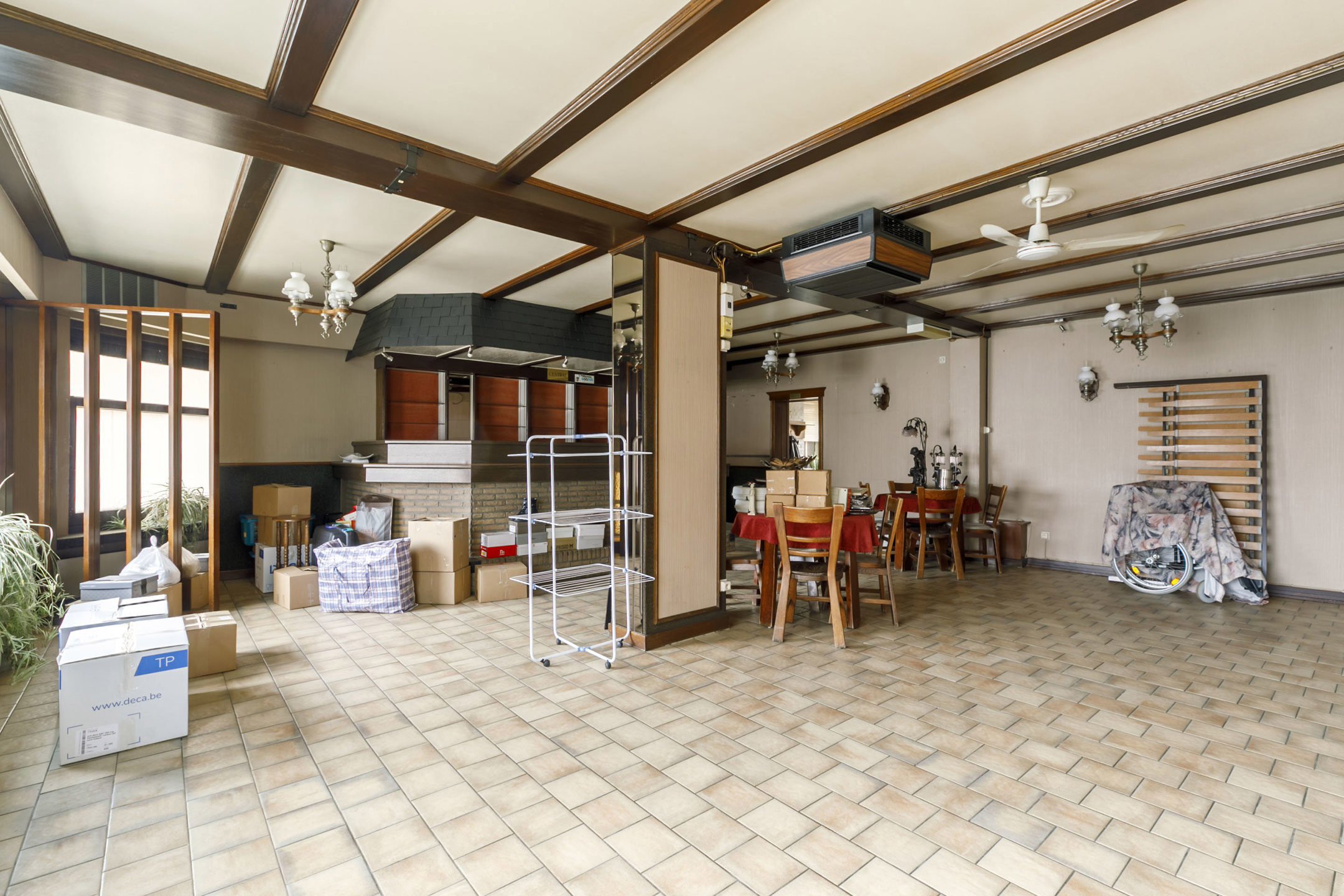 Handelshuis in centrum Malle, voormalig café Central!