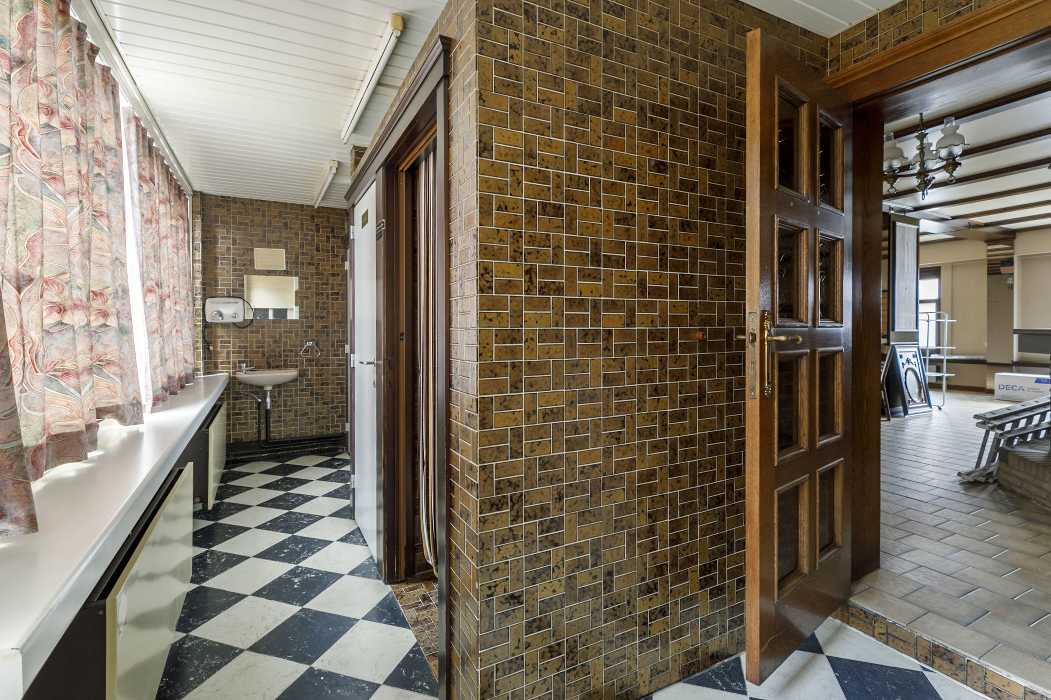 Handelshuis in centrum Malle, voormalig café Central!