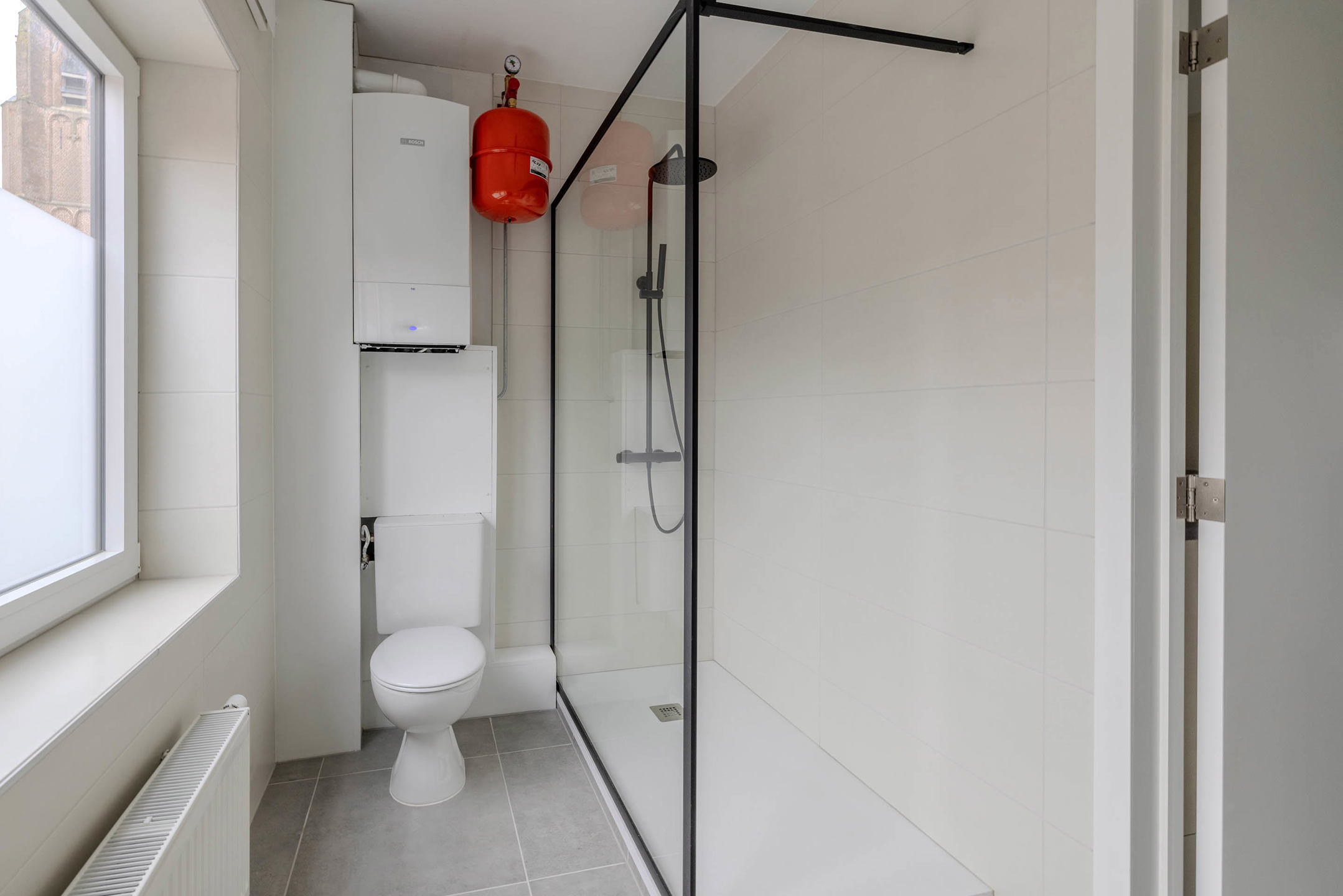 Trendy gerenoveerd appartement met 2 slaapkamers en garage