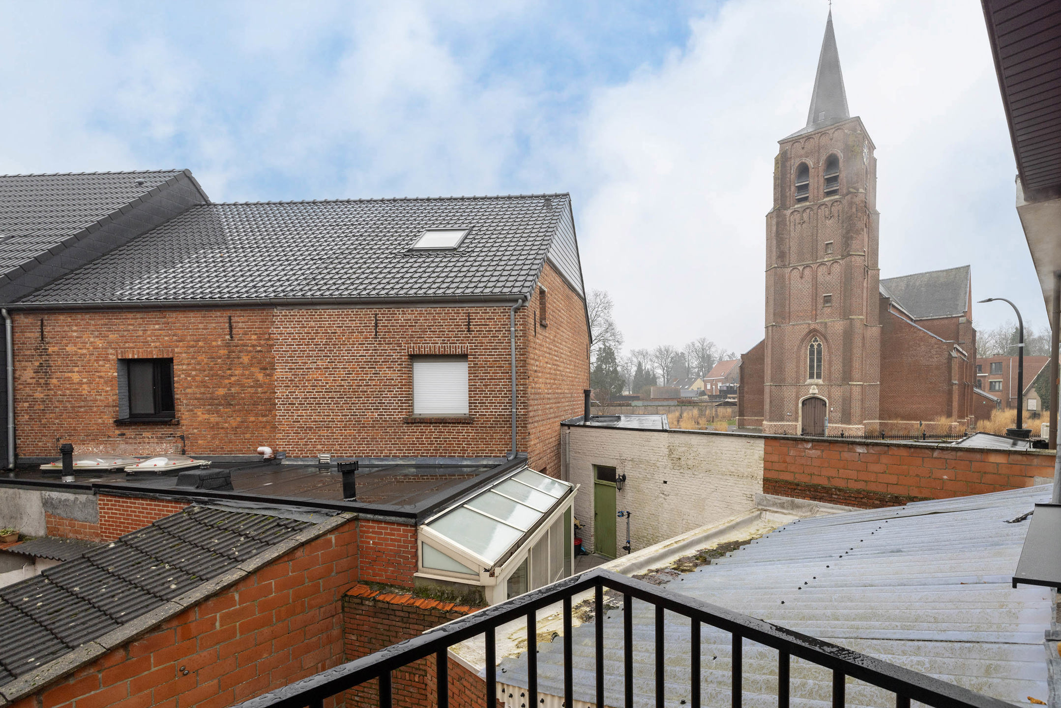 Trendy gerenoveerd appartement met 2 slaapkamers en garage