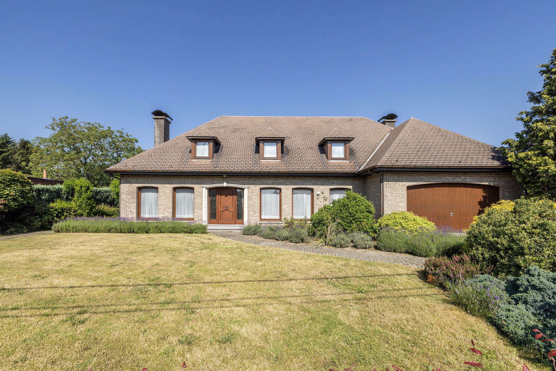 Villa met 5 slaapkamers op 2.400m²