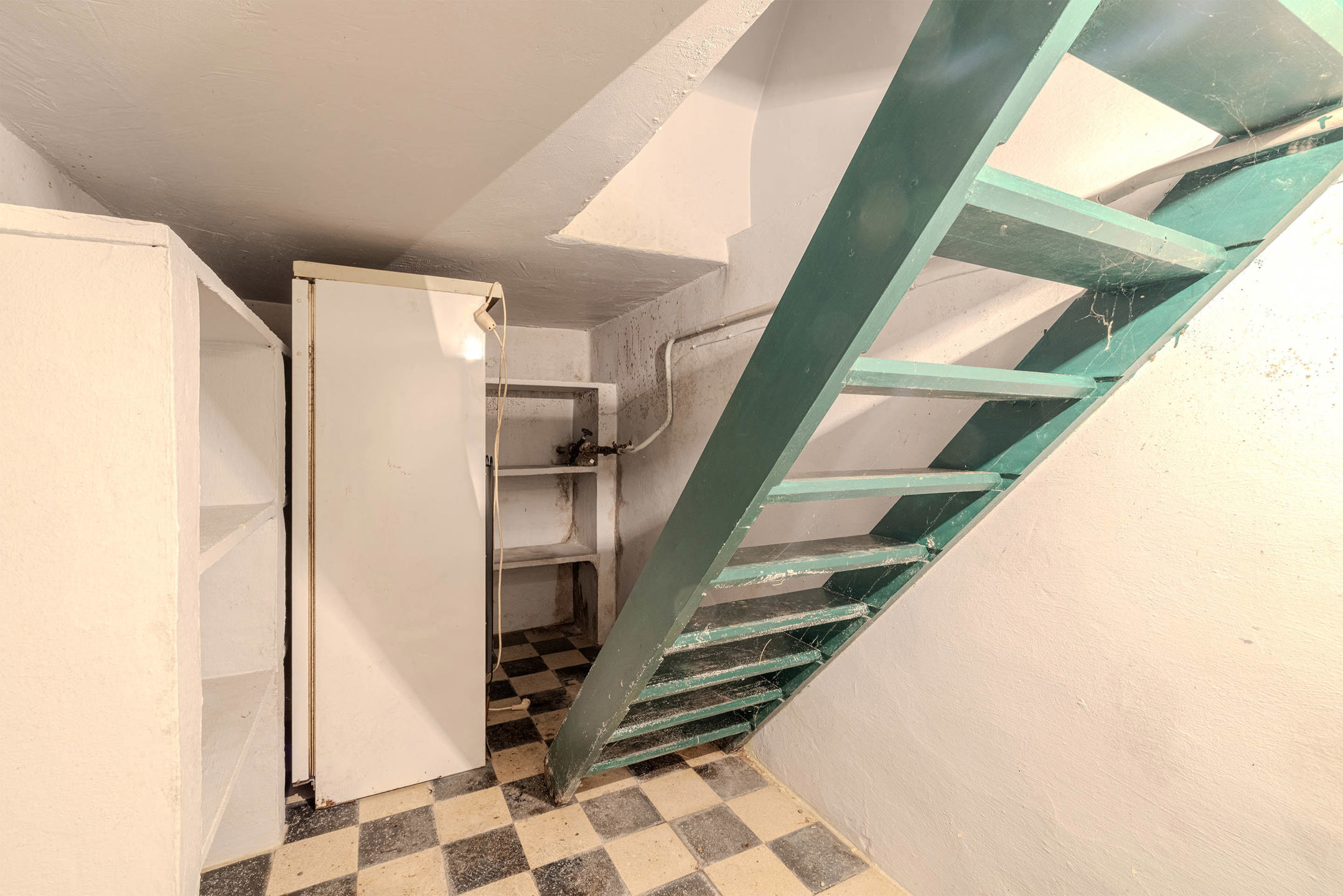Volledig te renoveren woning op mooi perceel van 789 m²!