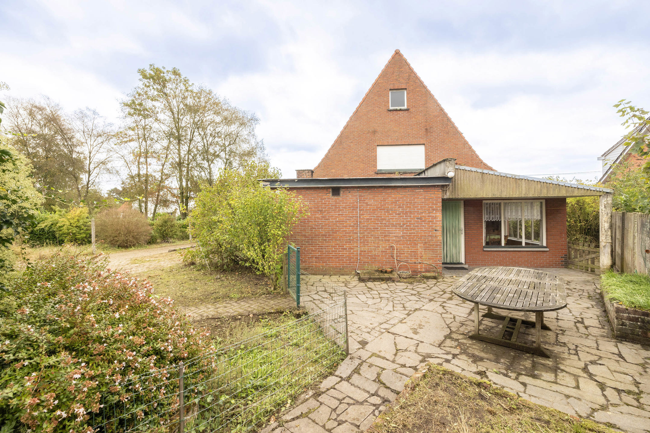 Volledig te renoveren woning op mooi perceel van 789 m²!