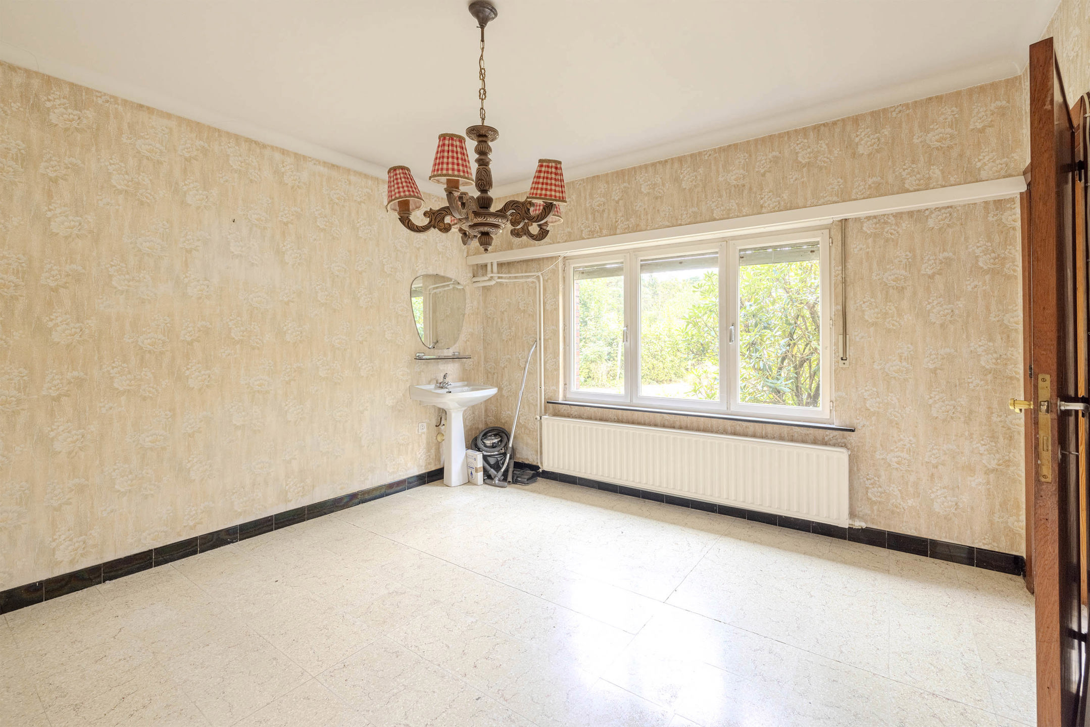 Volledig te renoveren woning op mooi perceel van 789 m²!