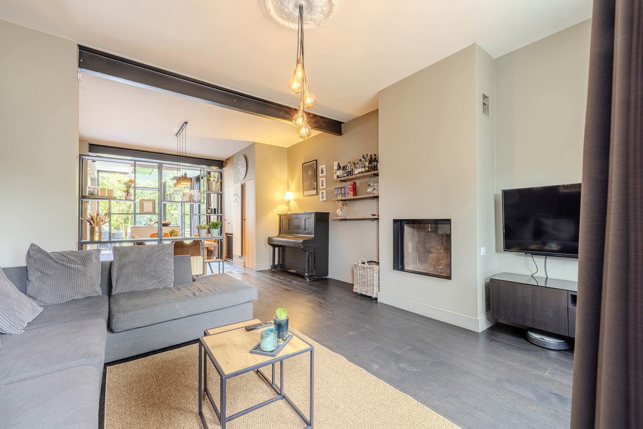 Volledig gerenoveerde karaktervolle woning met vrij zicht!