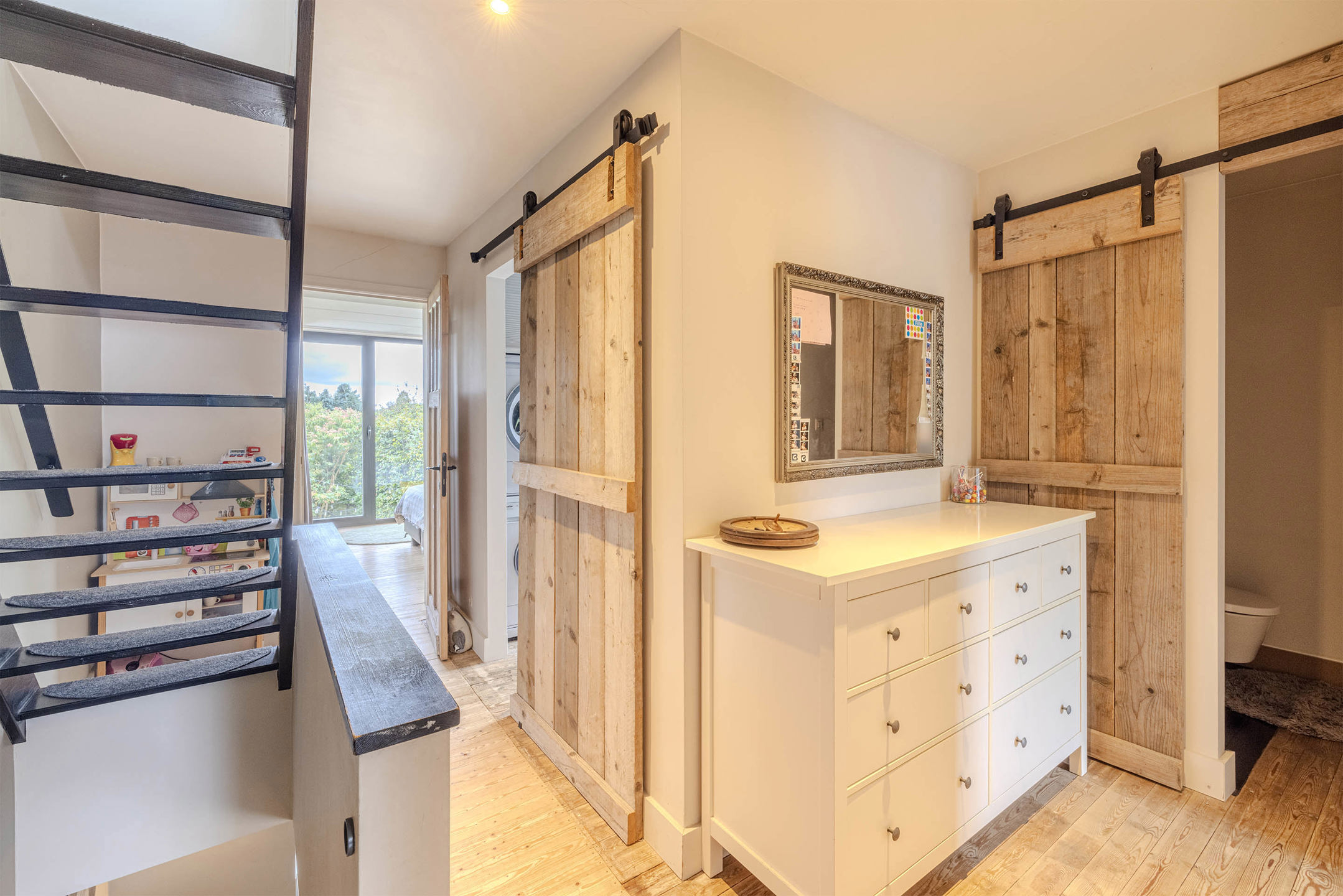 Volledig gerenoveerde karaktervolle woning met vrij zicht!