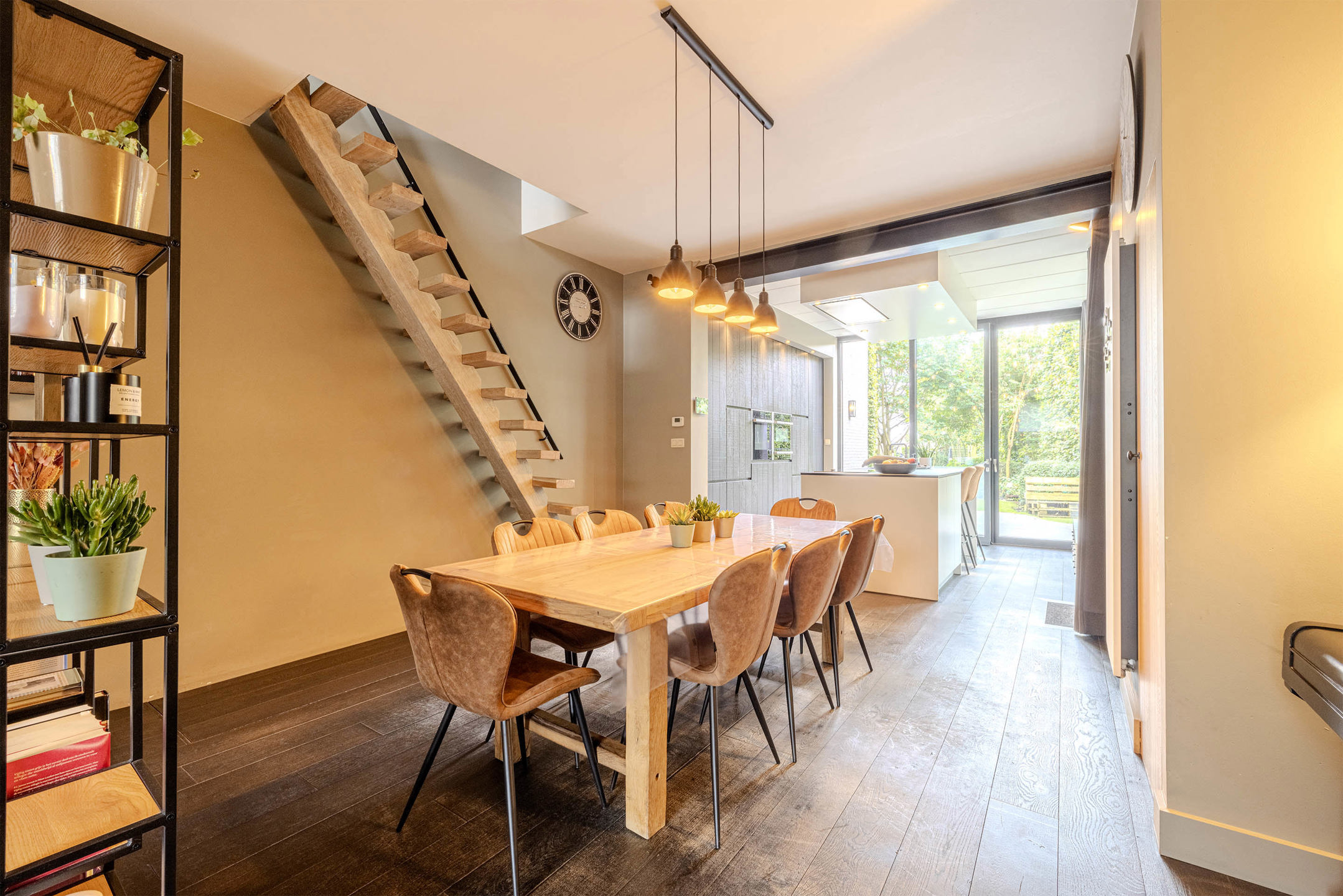 Volledig gerenoveerde karaktervolle woning met vrij zicht!