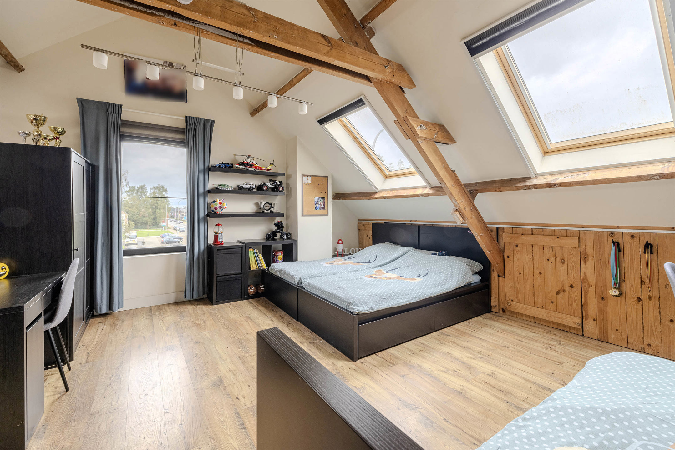 Volledig gerenoveerde karaktervolle woning met vrij zicht!