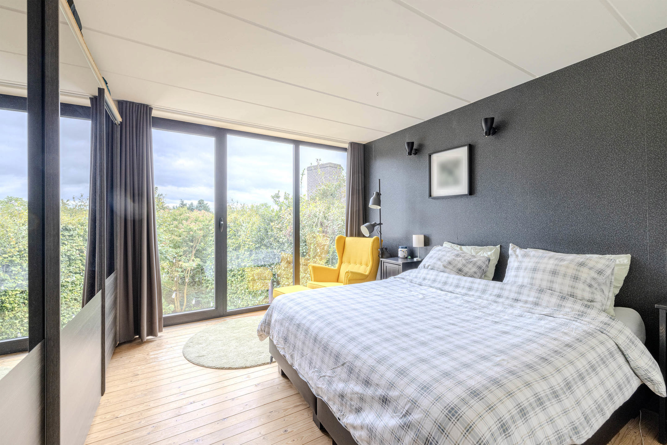 Volledig gerenoveerde karaktervolle woning met vrij zicht!