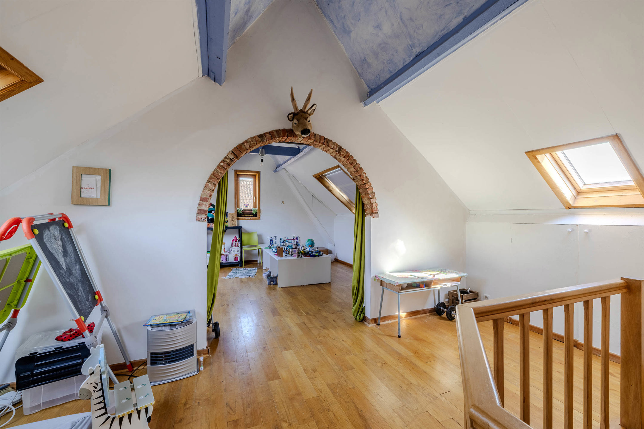 Ruime woning met 6 slaapkamers op een perceel van 1.084m²!