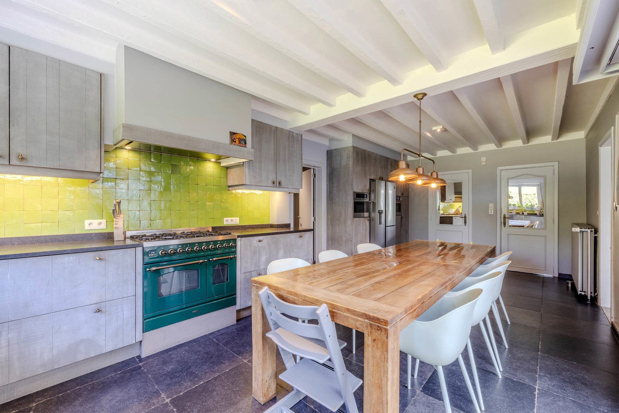 Ruime woning met 6 slaapkamers op een perceel van 1.084m²!