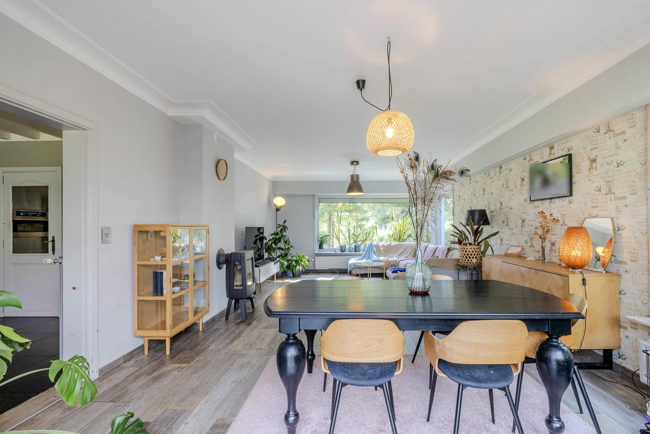 Ruime woning met 6 slaapkamers op een perceel van 1.084m²!