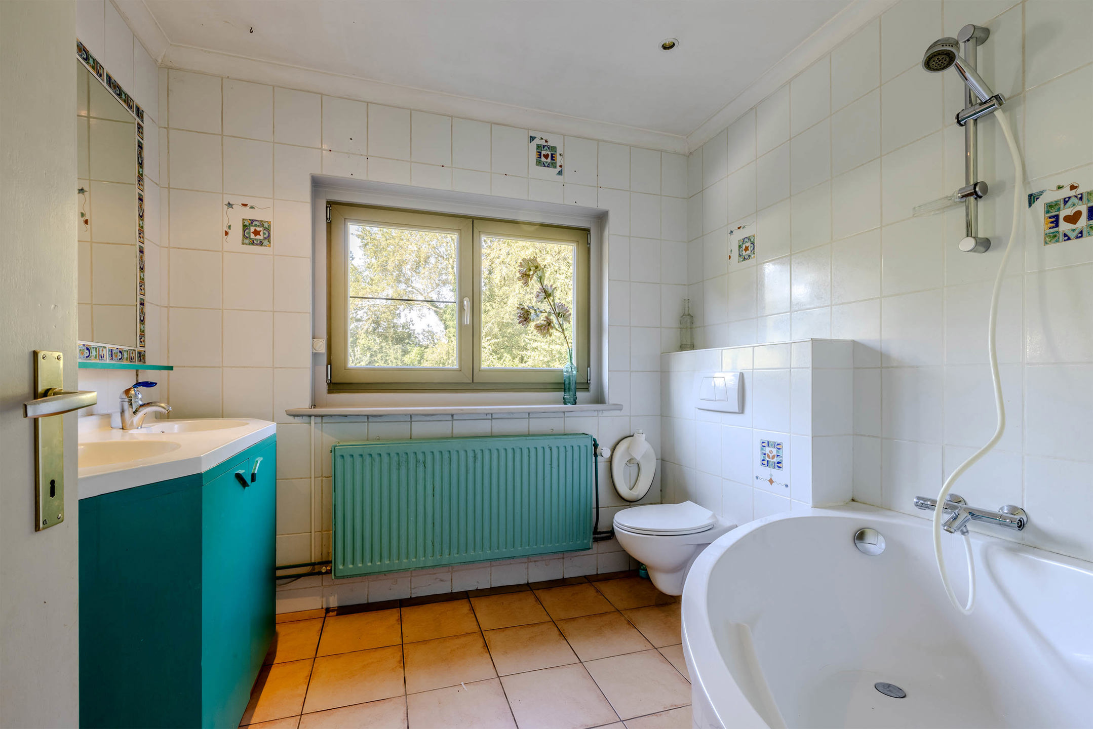 Ruime woning met 6 slaapkamers op een perceel van 1.084m²!