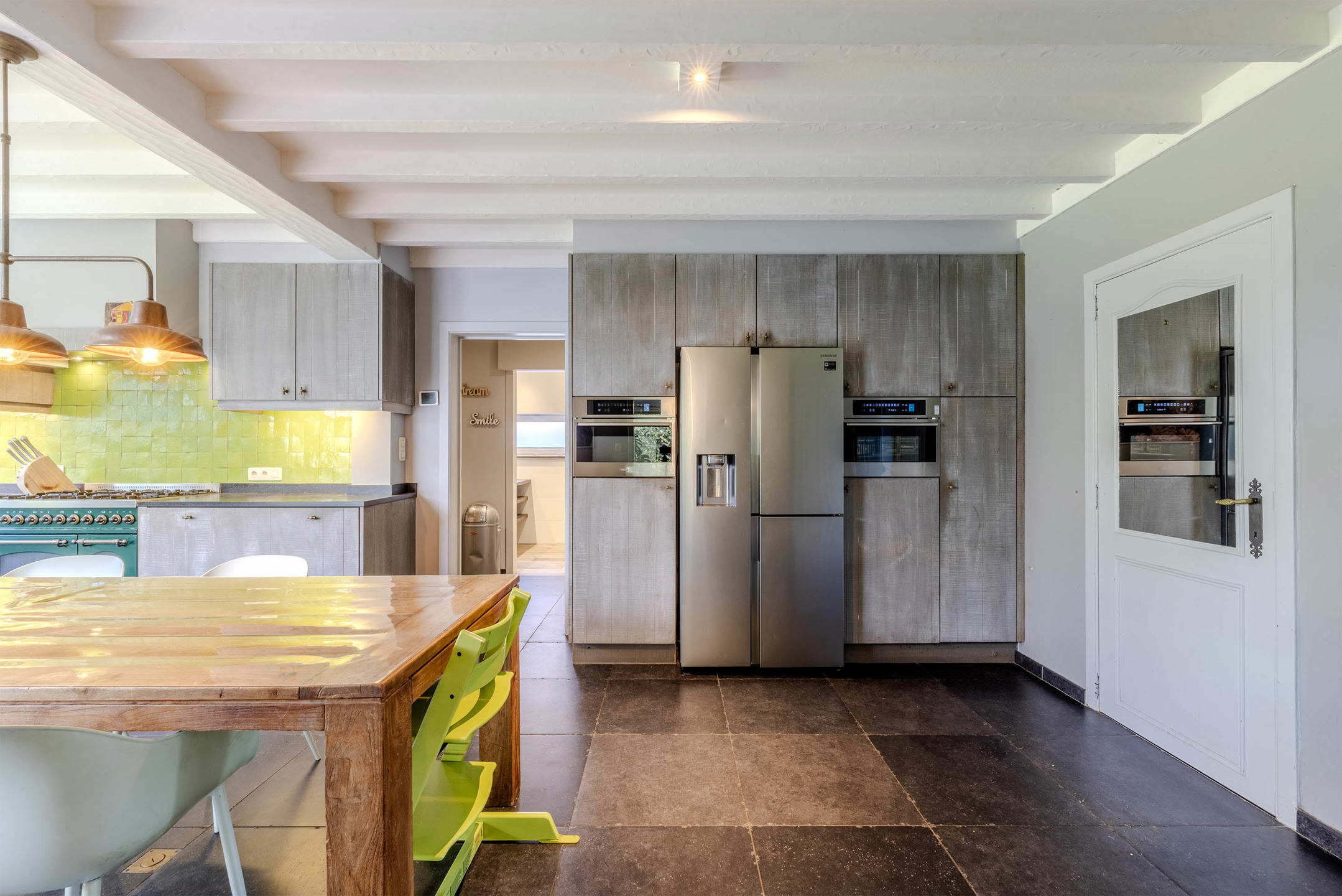 Ruime woning met 6 slaapkamers op een perceel van 1.084m²!