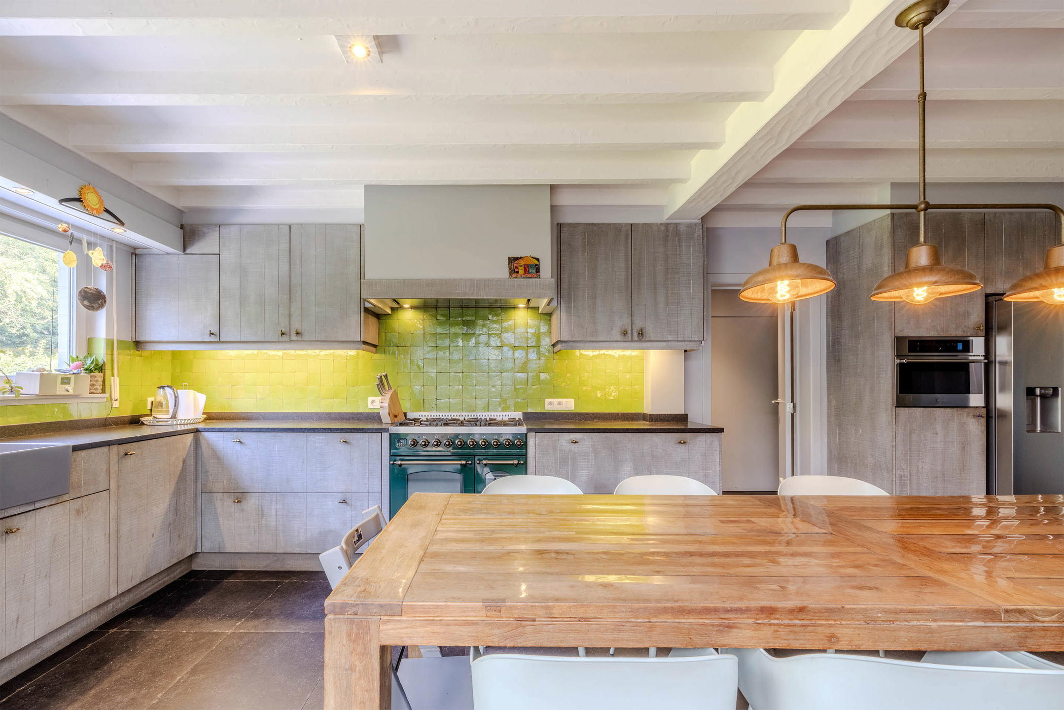 Ruime woning met 6 slaapkamers op een perceel van 1.084m²!