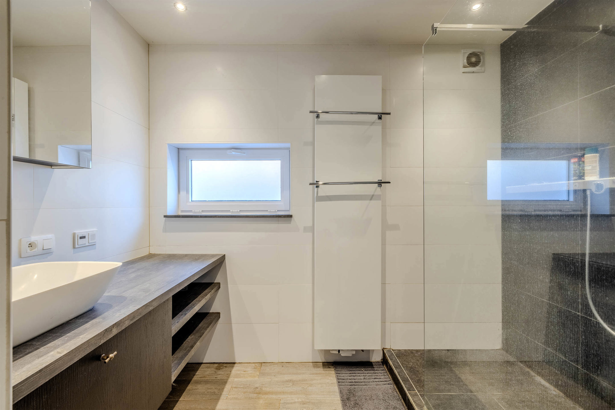 Ruime woning met 6 slaapkamers op een perceel van 1.084m²!